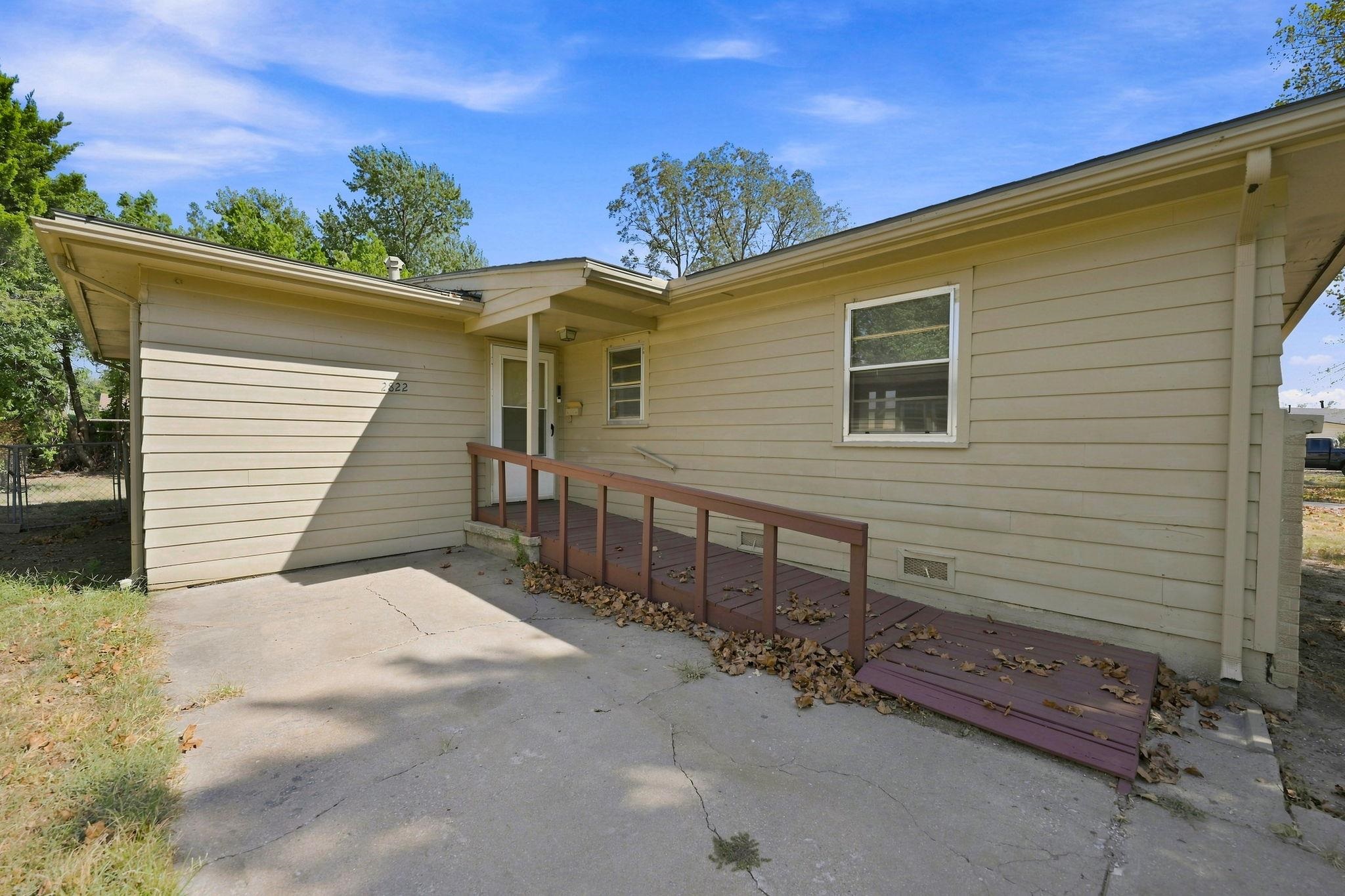 2822 S Santa Fe Property Photo 3