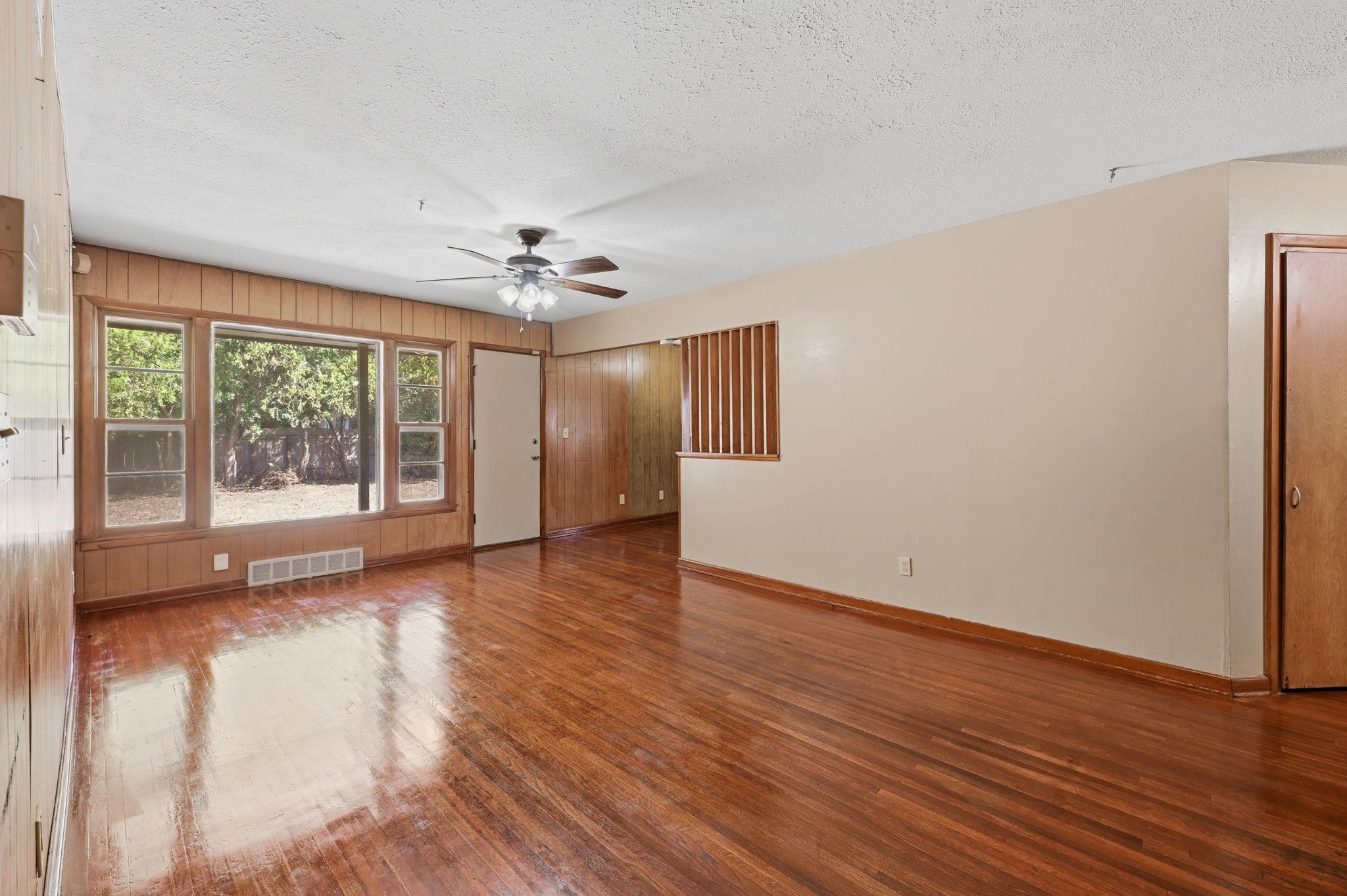 2822 S Santa Fe Property Photo 5