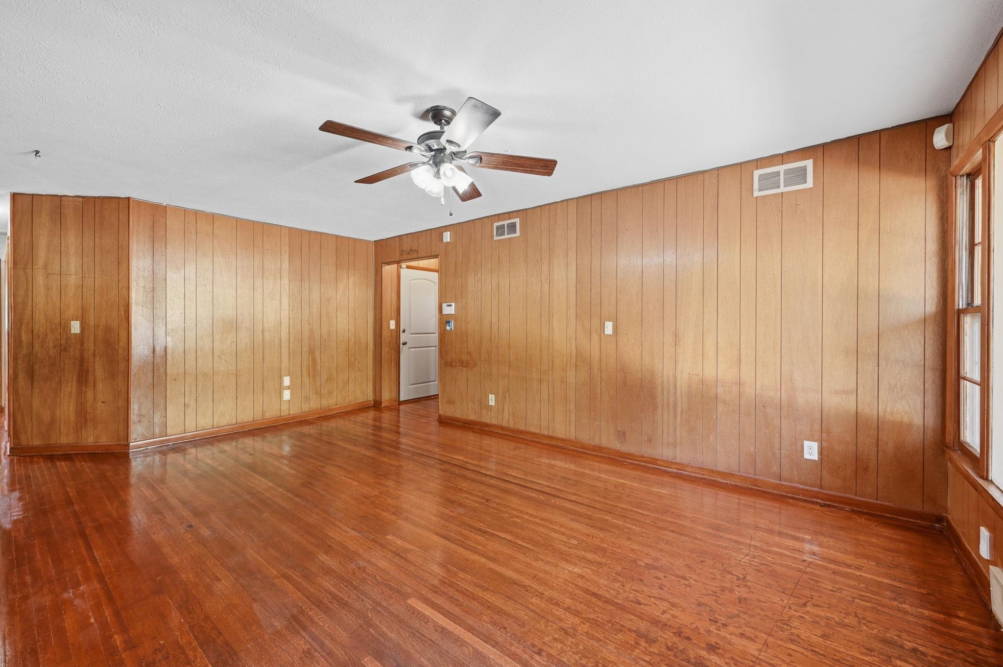 2822 S Santa Fe Property Photo 6