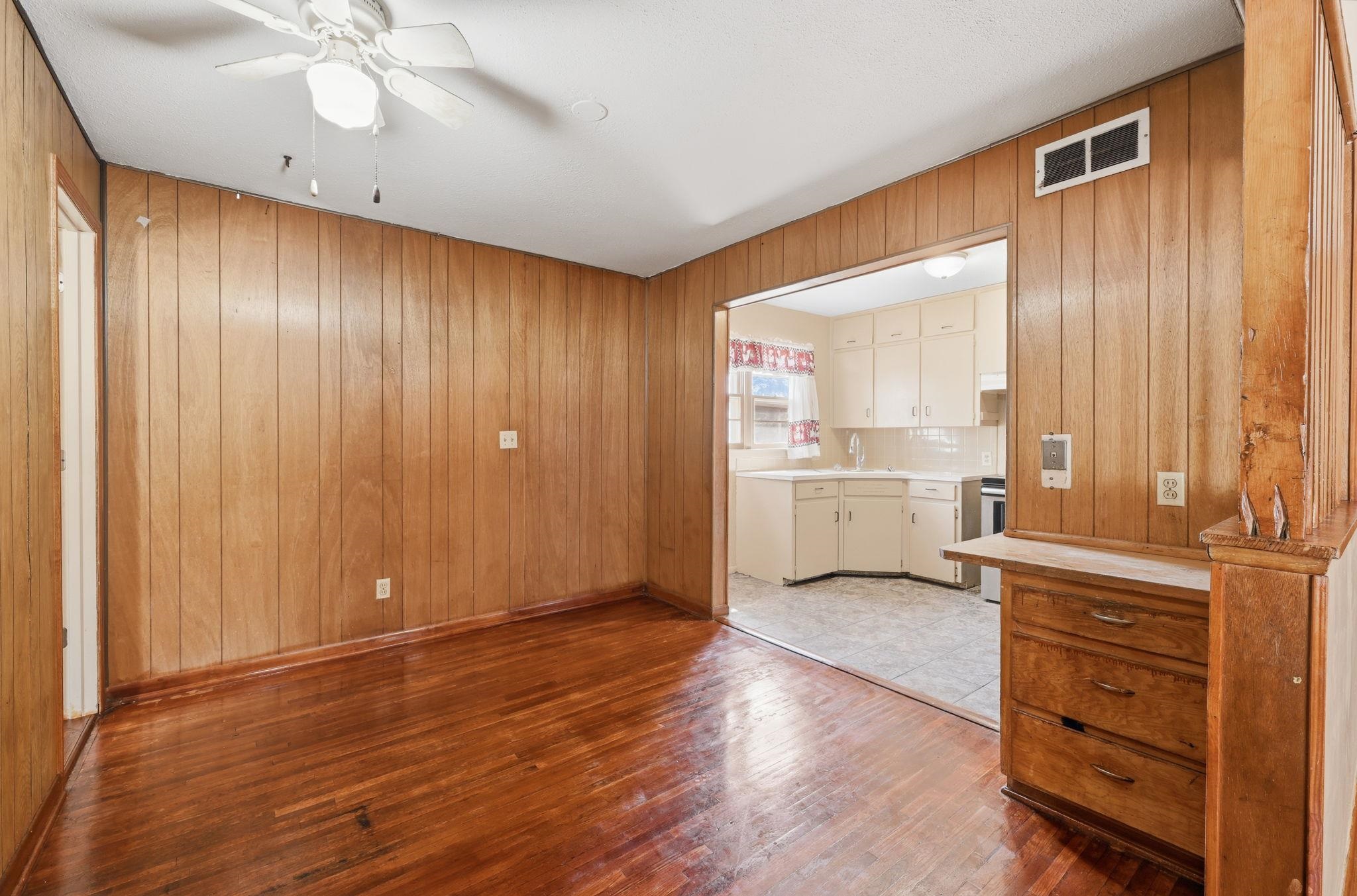 2822 S Santa Fe Property Photo 7