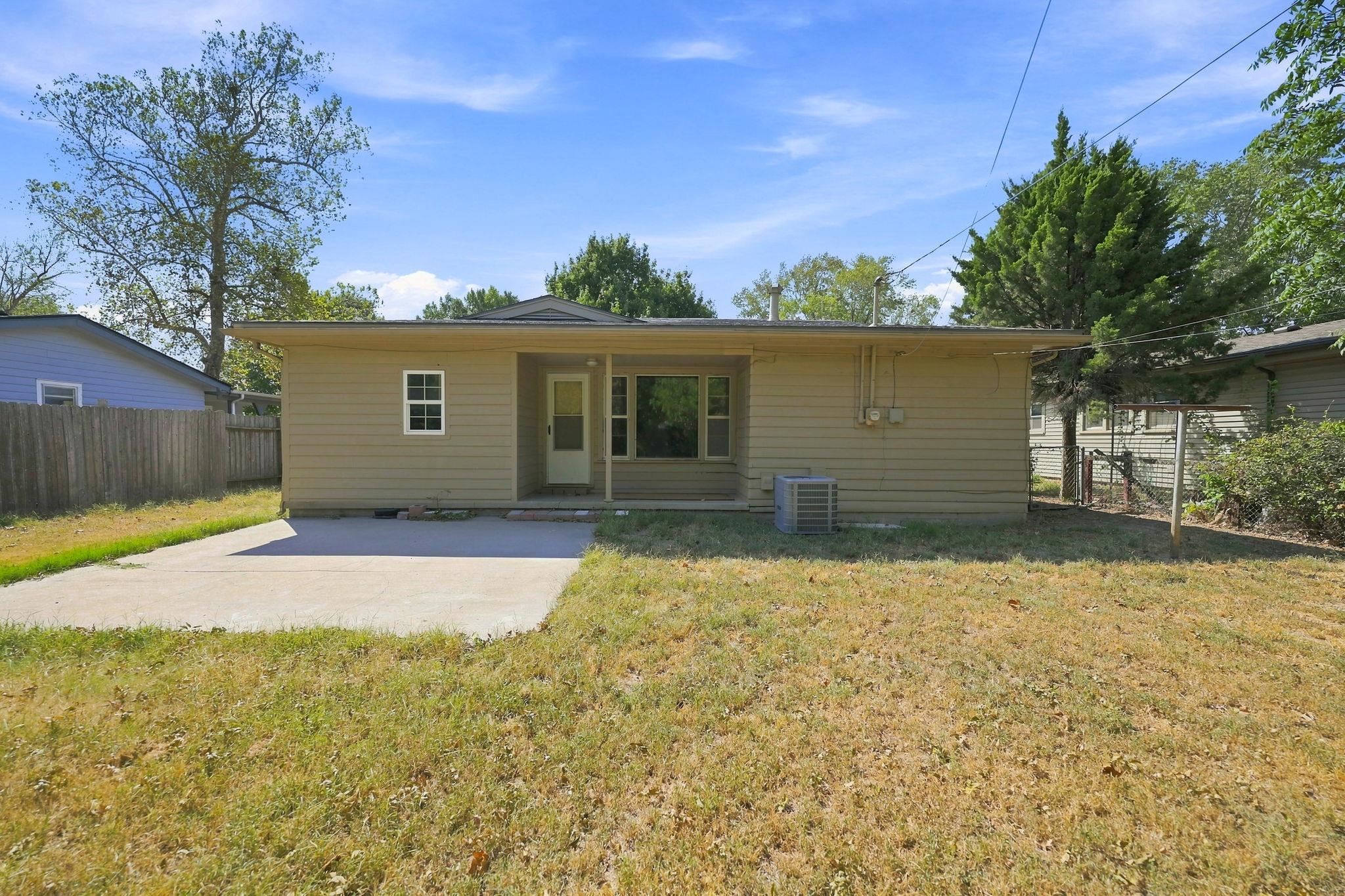 2822 S Santa Fe Property Photo 12