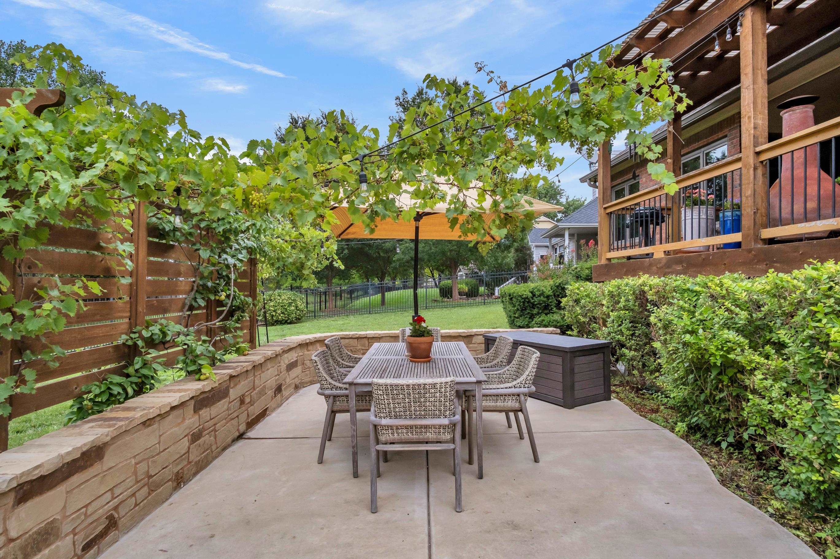 1039 N Post Oak Rd Property Photo 5
