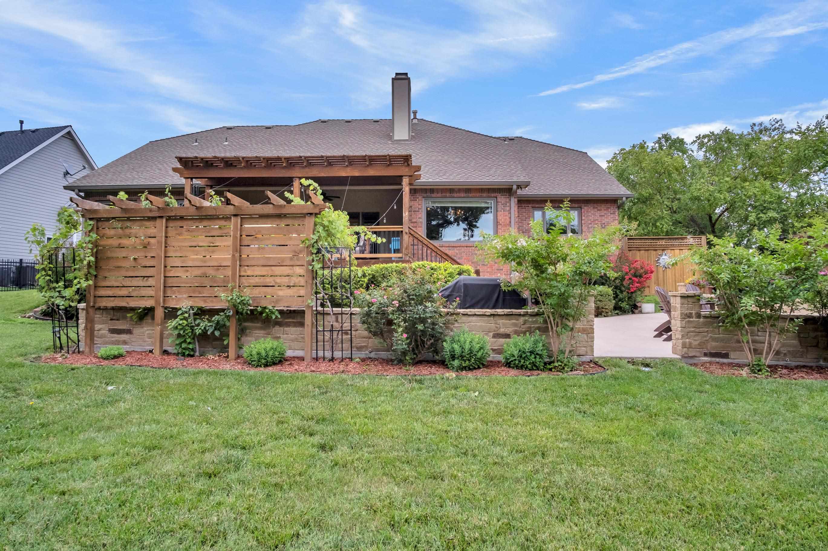 1039 N Post Oak Rd Property Photo 8