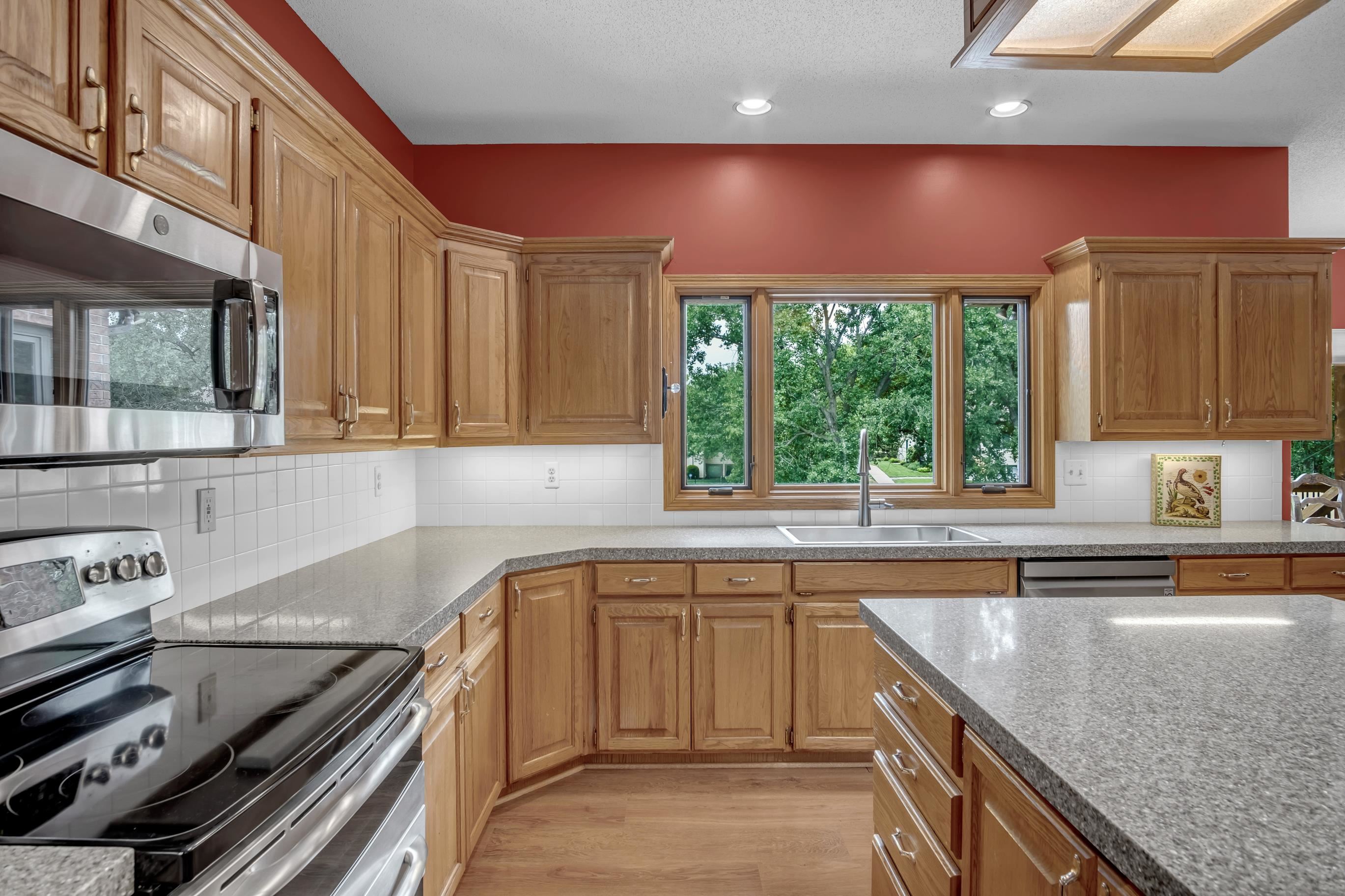 1039 N Post Oak Rd Property Photo 17