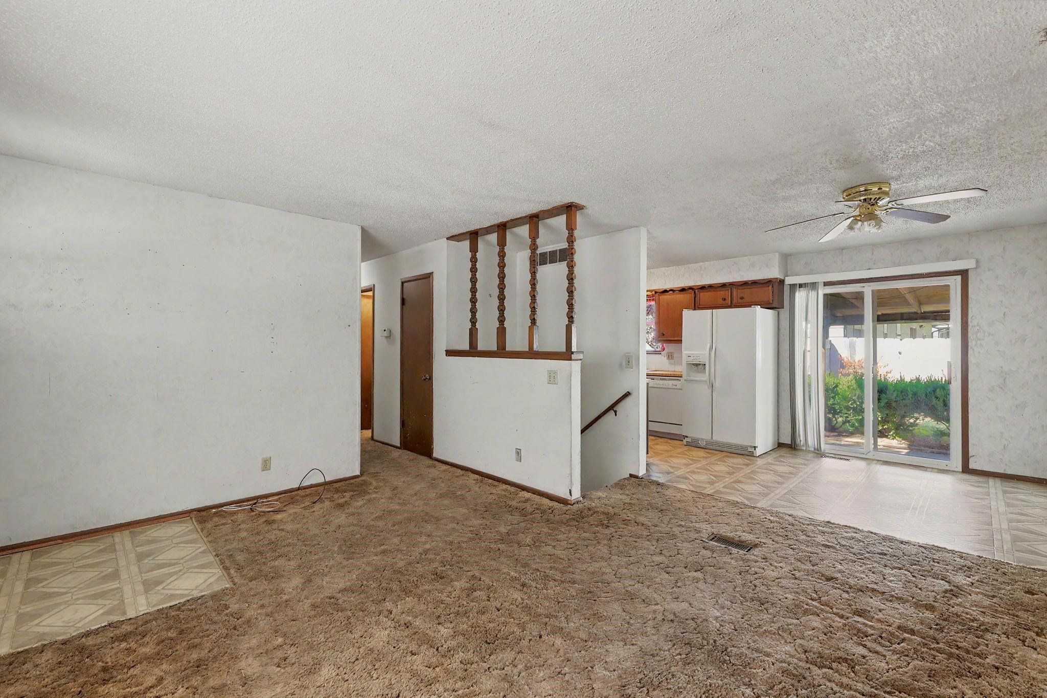 1053 N Compton St Property Photo 4