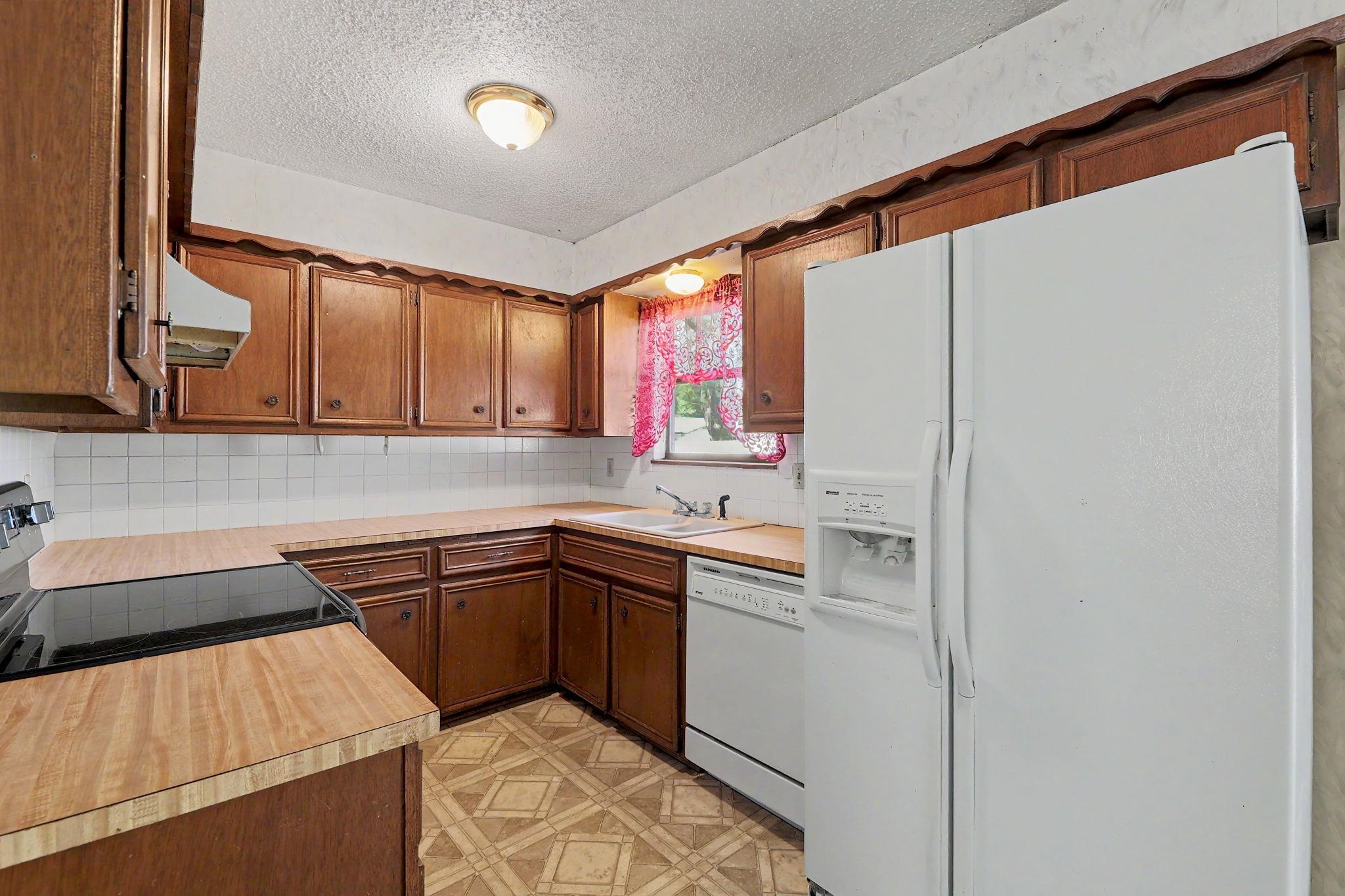 1053 N Compton St Property Photo 7