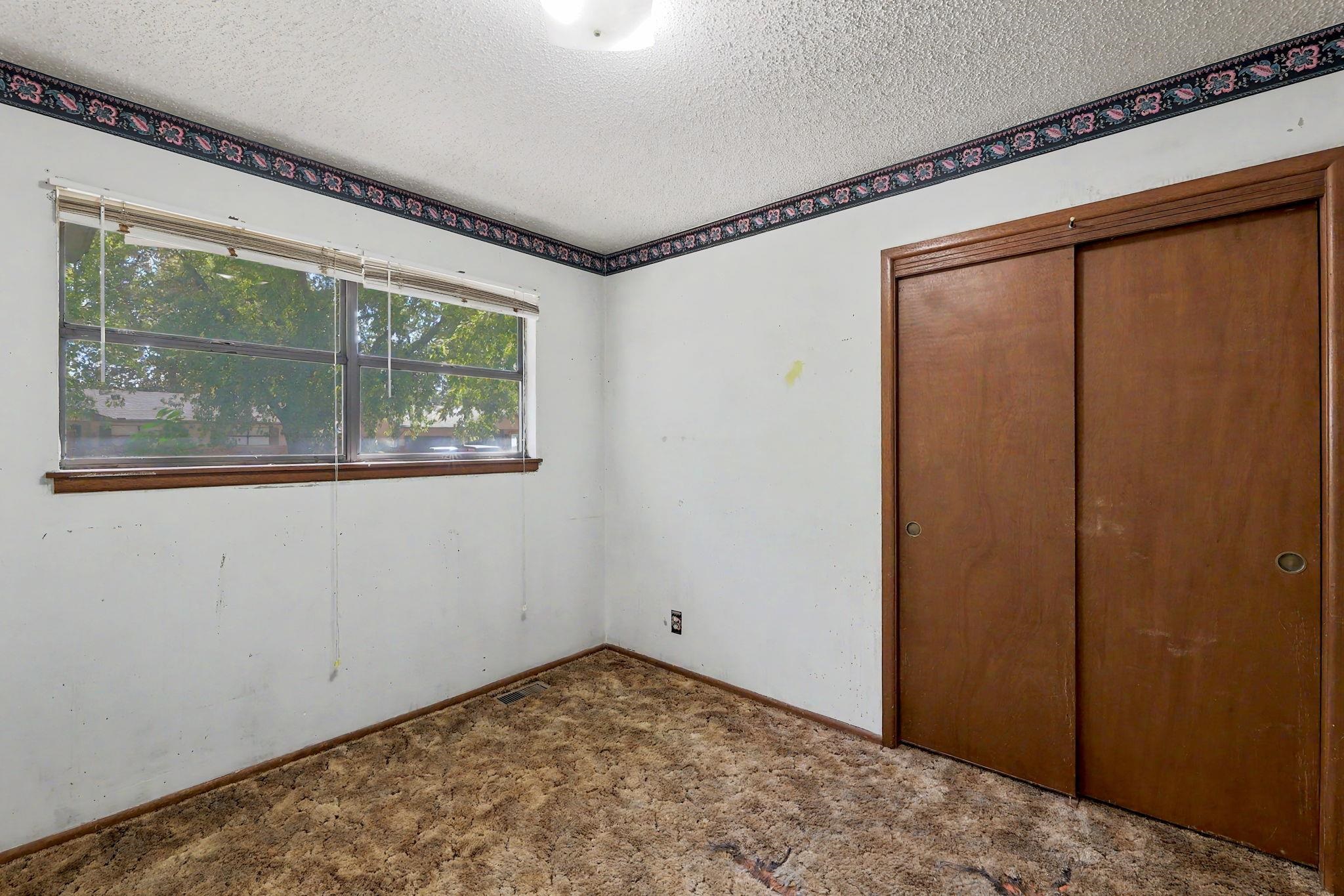 1053 N Compton St Property Photo 9