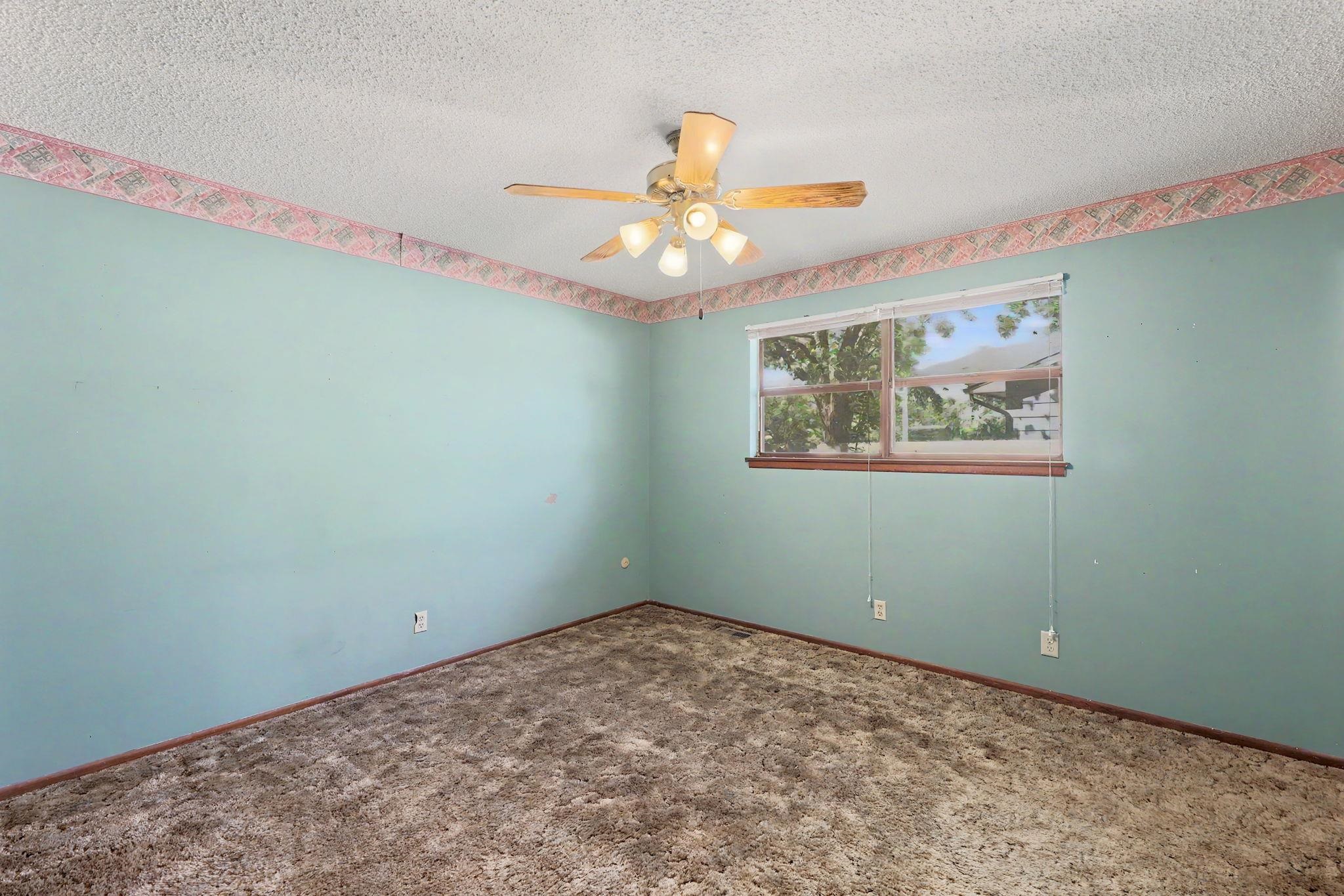 1053 N Compton St Property Photo 11