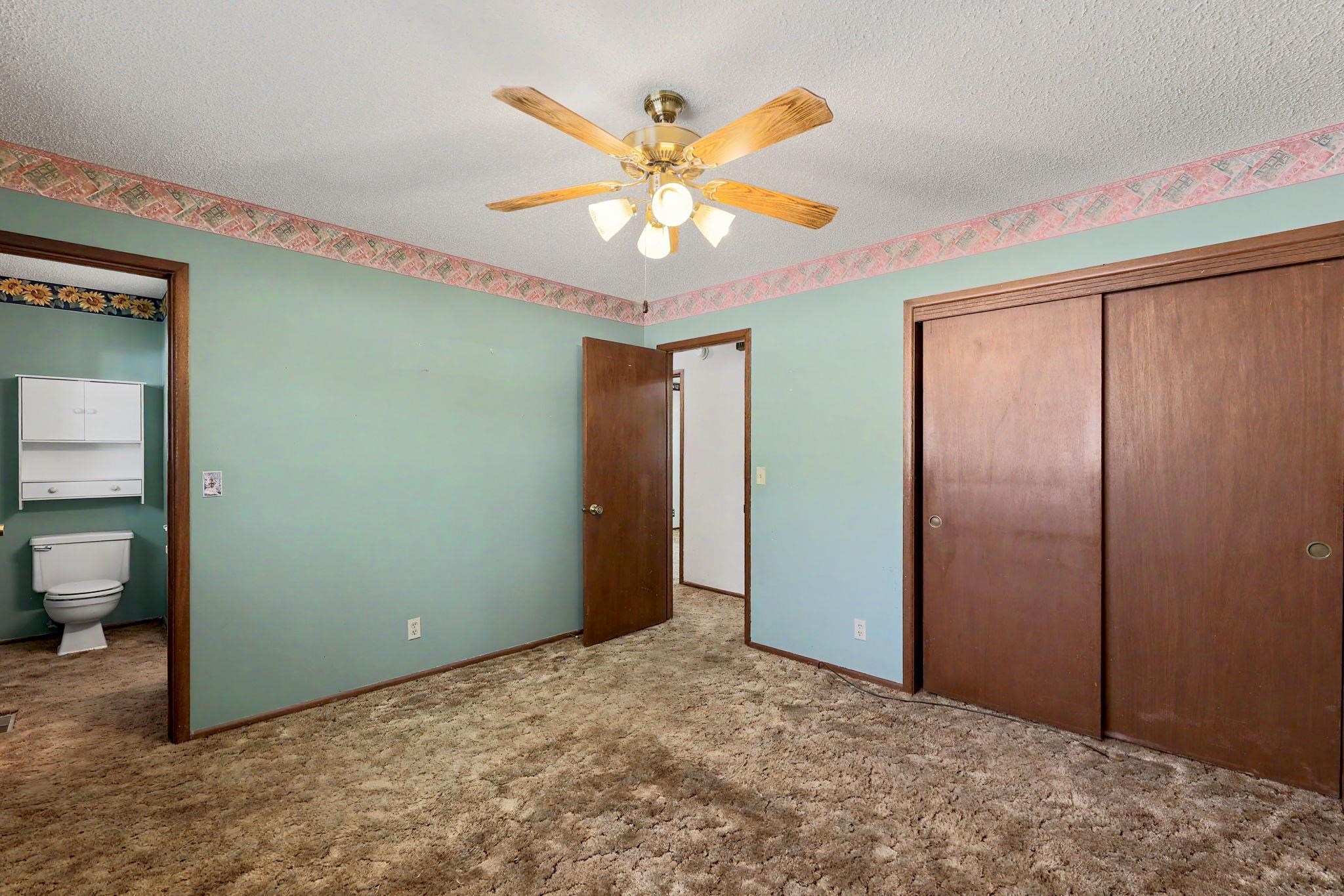 1053 N Compton St Property Photo 12