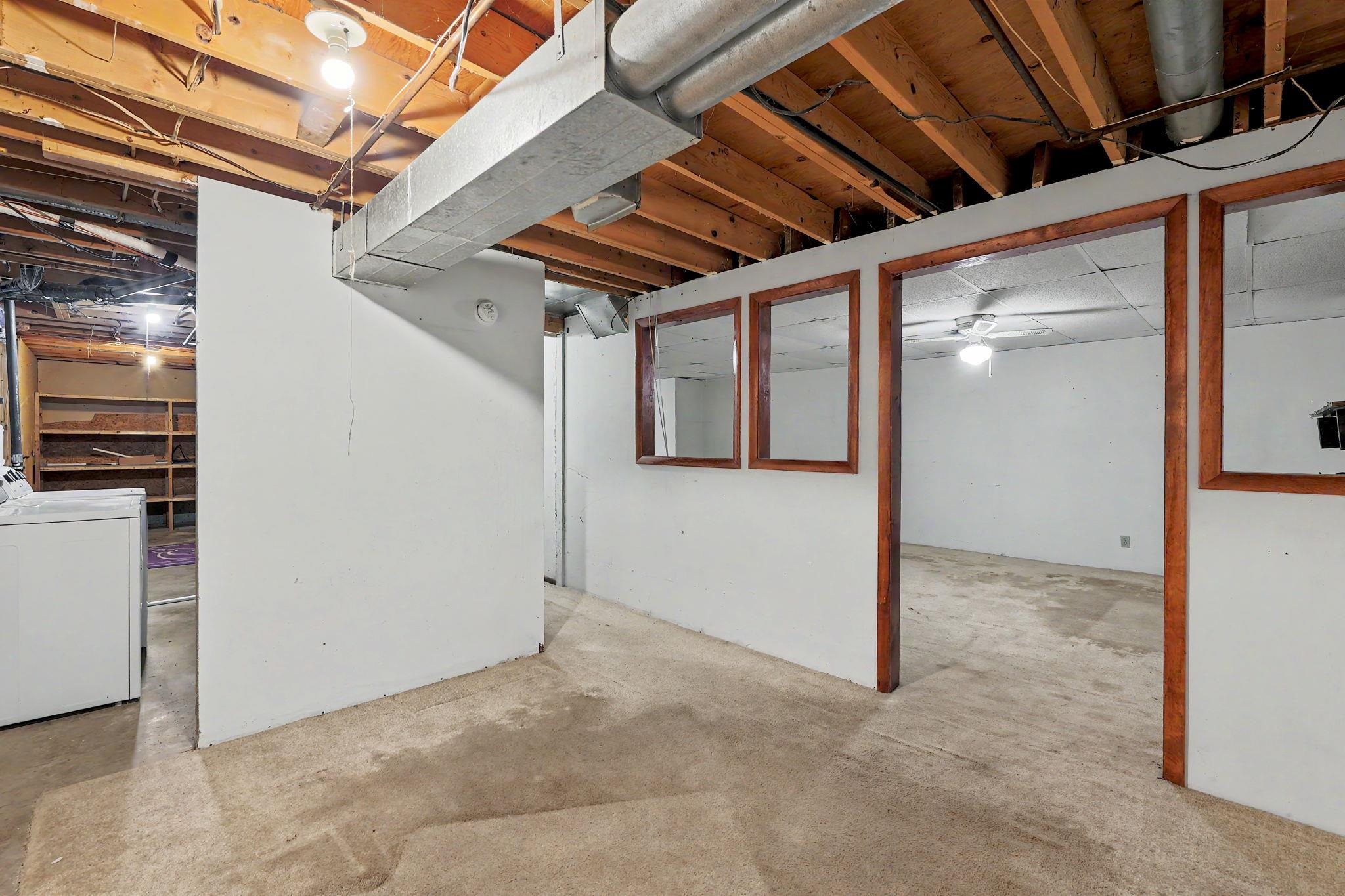 1053 N Compton St Property Photo 15