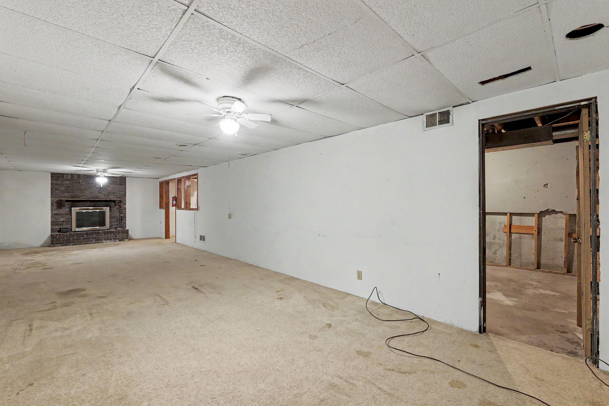 1053 N Compton St Property Photo 16