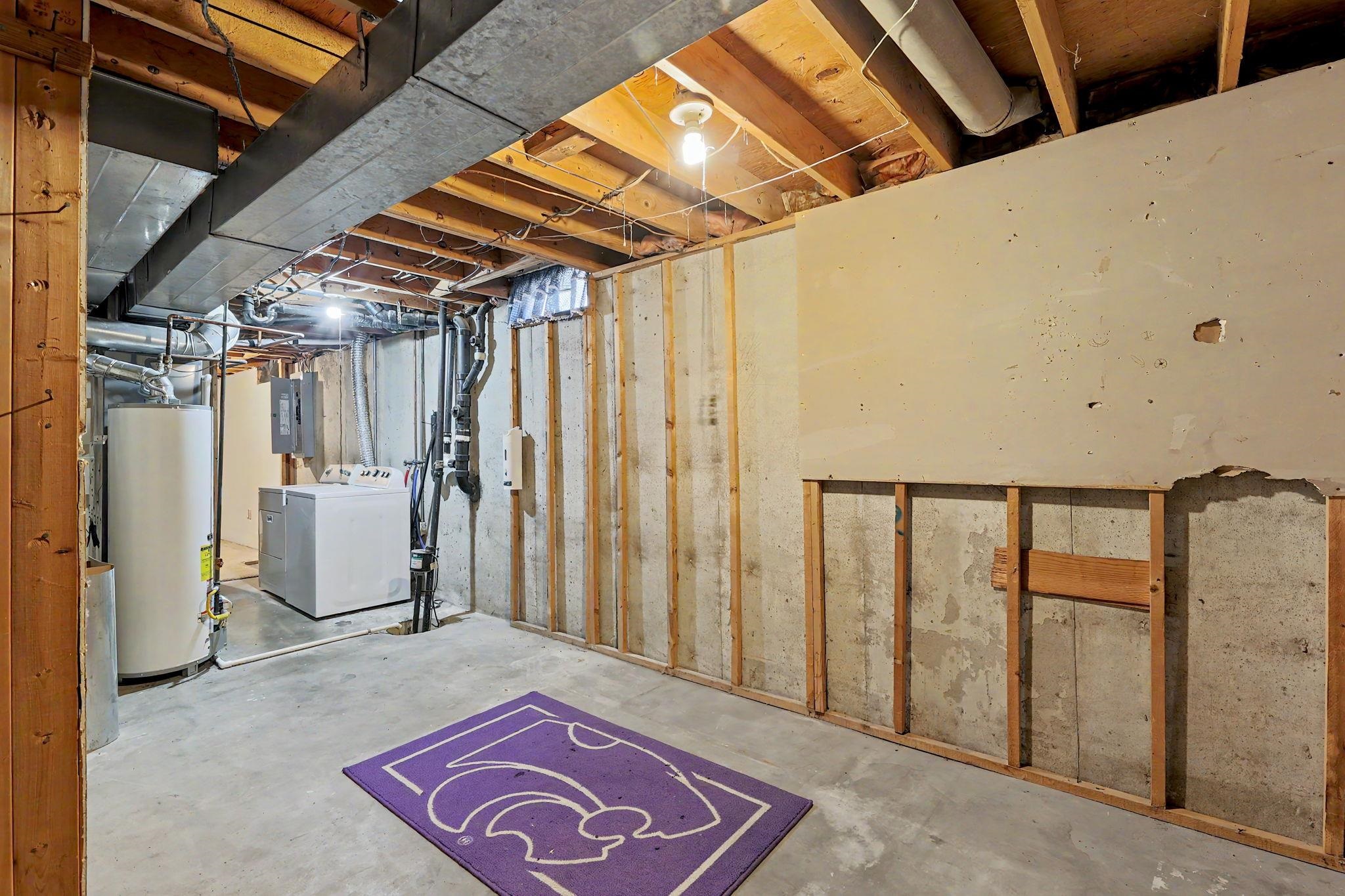 1053 N Compton St Property Photo 17