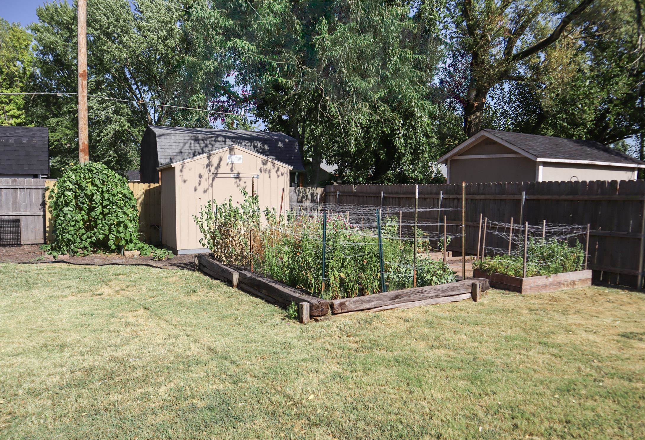 1512 N Glenhurst Property Photo 32