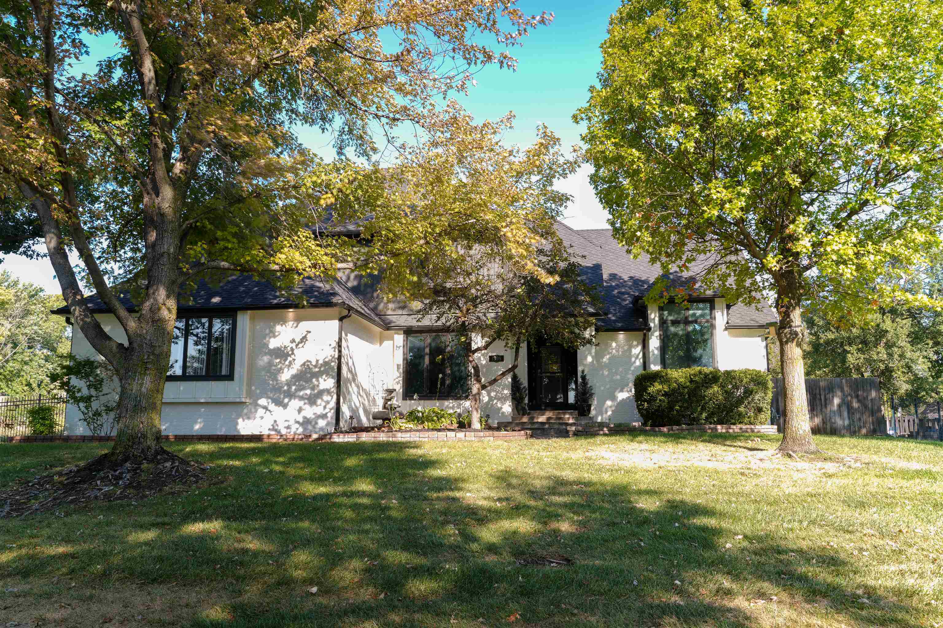 1308 N Fieldcrest Ct Property Photo 4