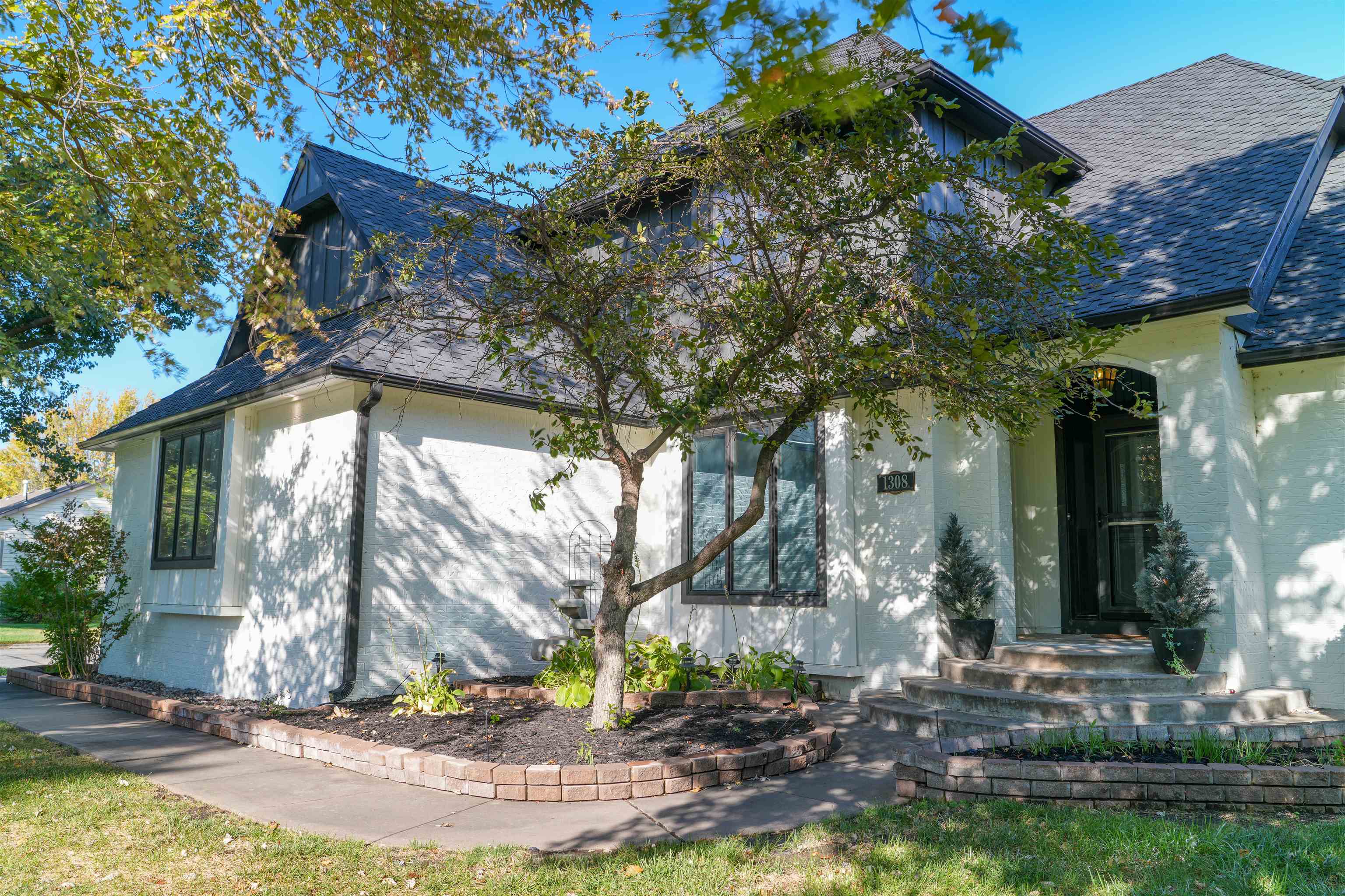 1308 N Fieldcrest Ct Property Photo 7