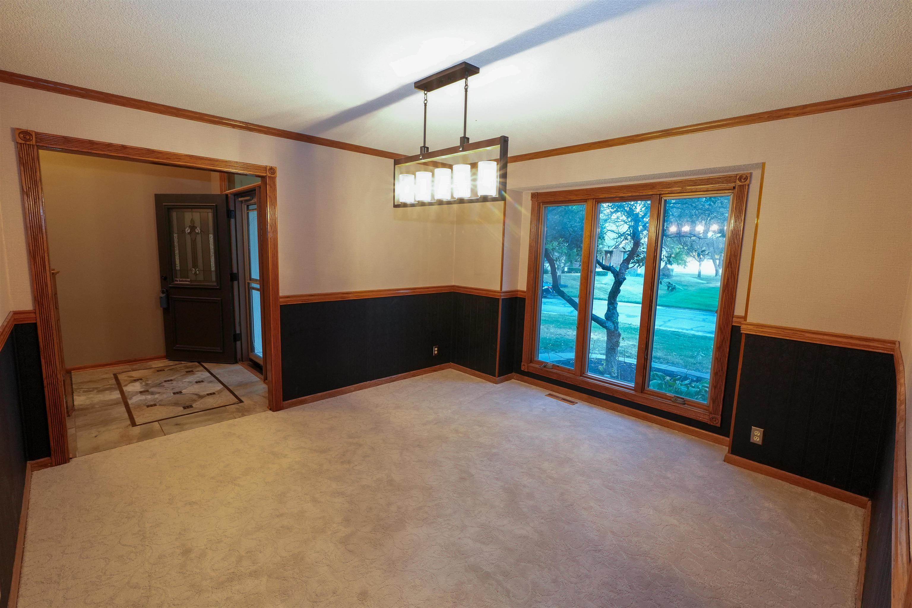 1308 N Fieldcrest Ct Property Photo 18