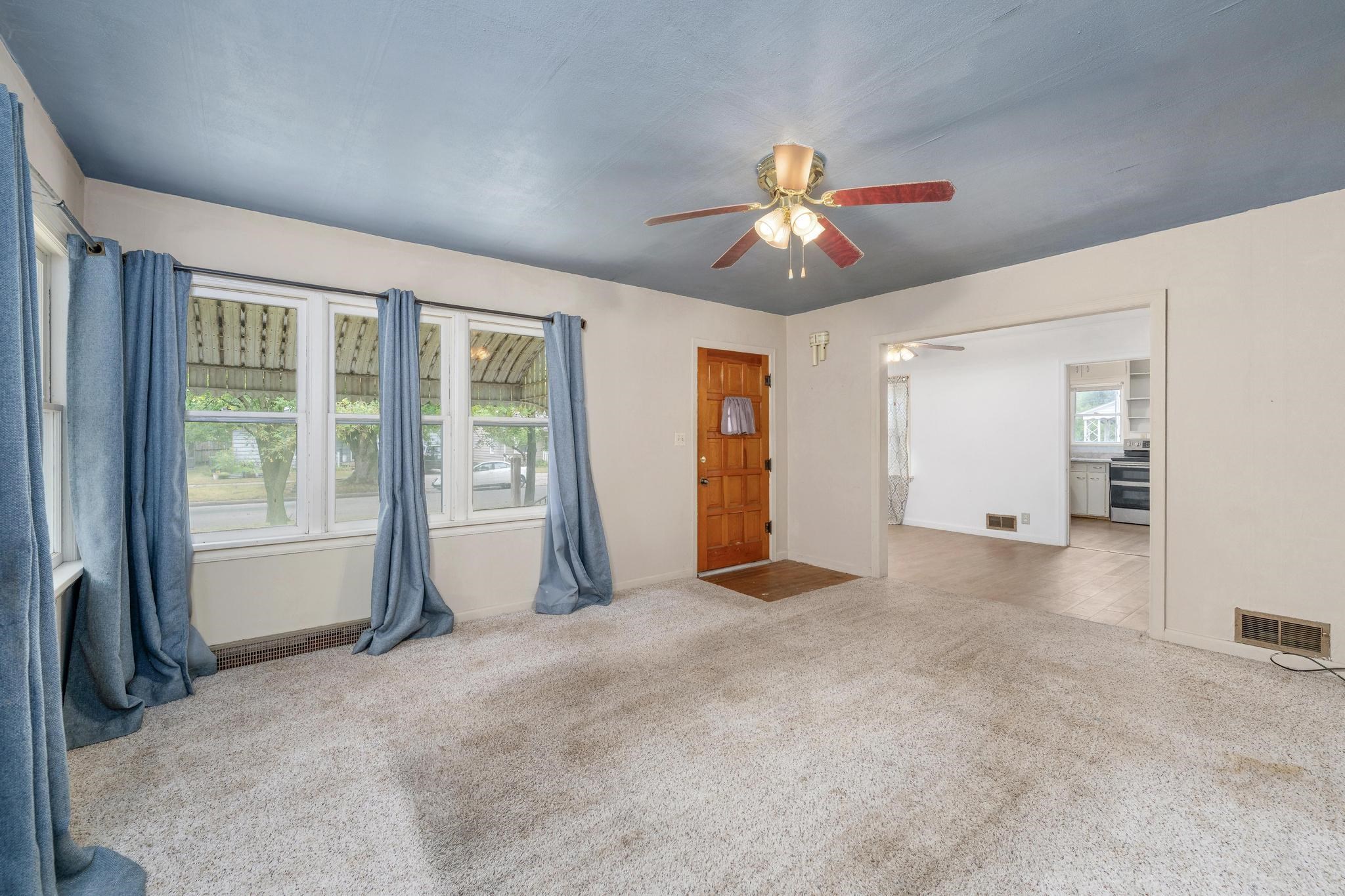 208 S Birch Property Photo 3
