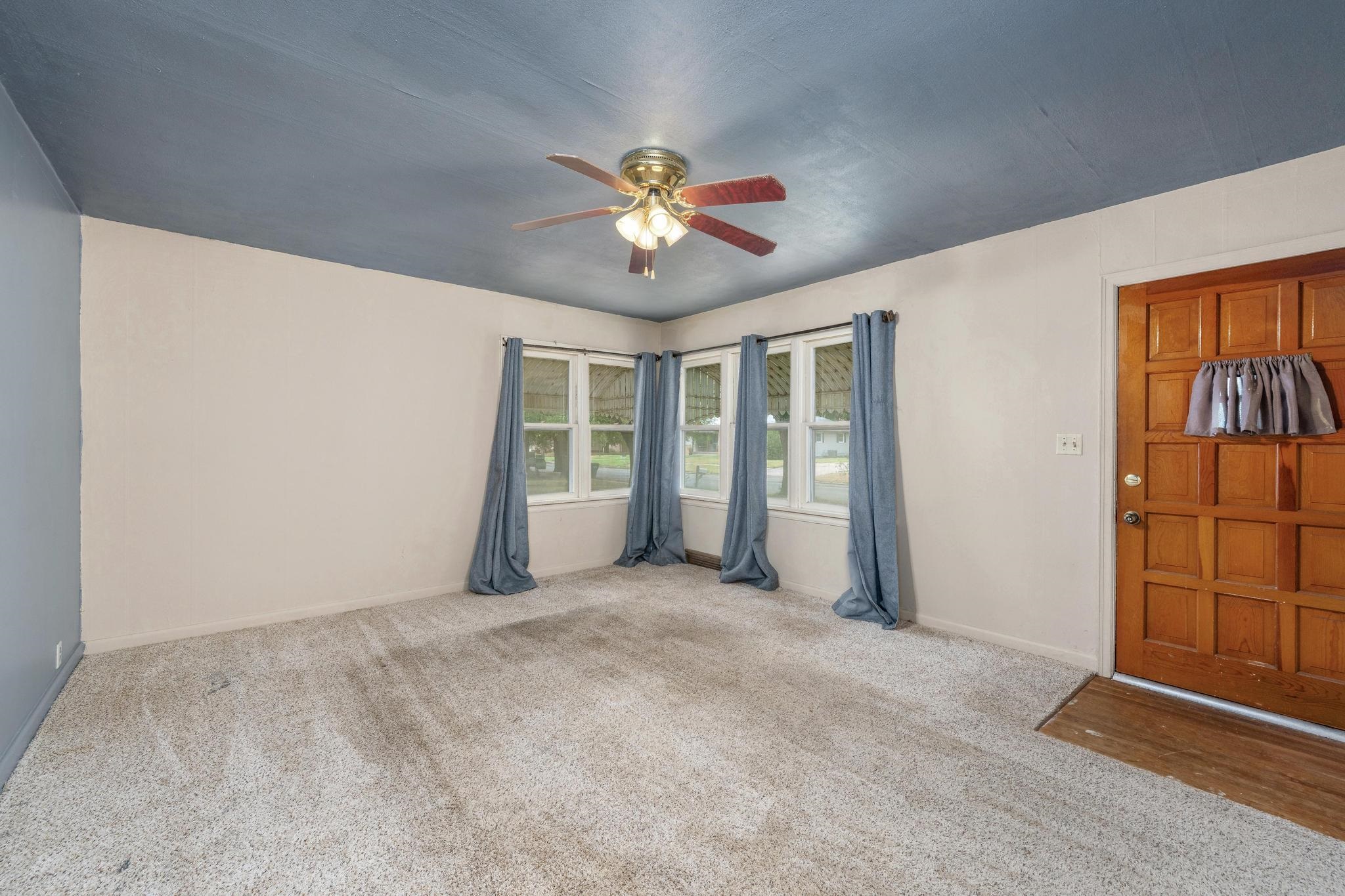 208 S Birch Property Photo 4