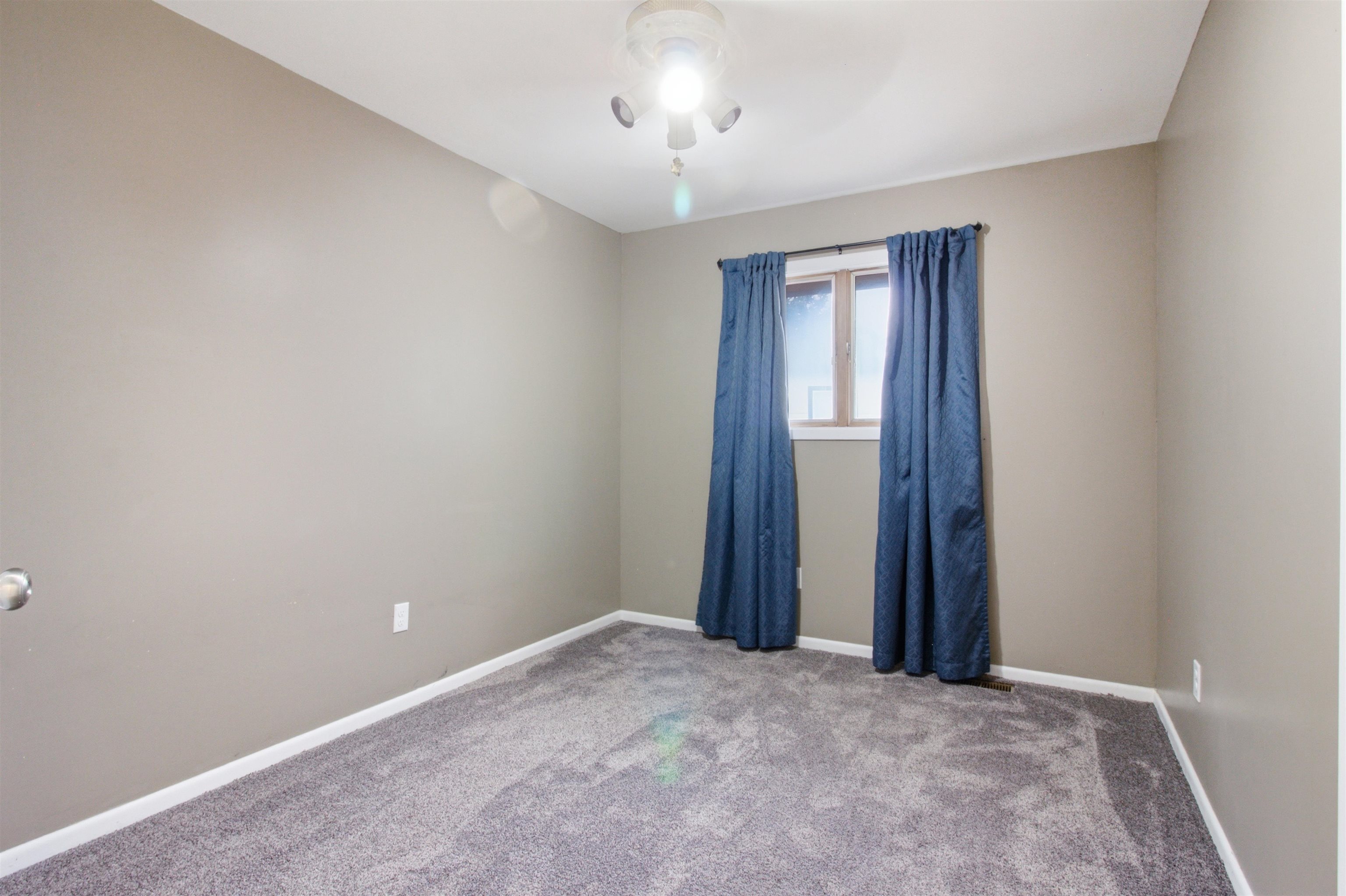 905 Loomis Property Photo 13