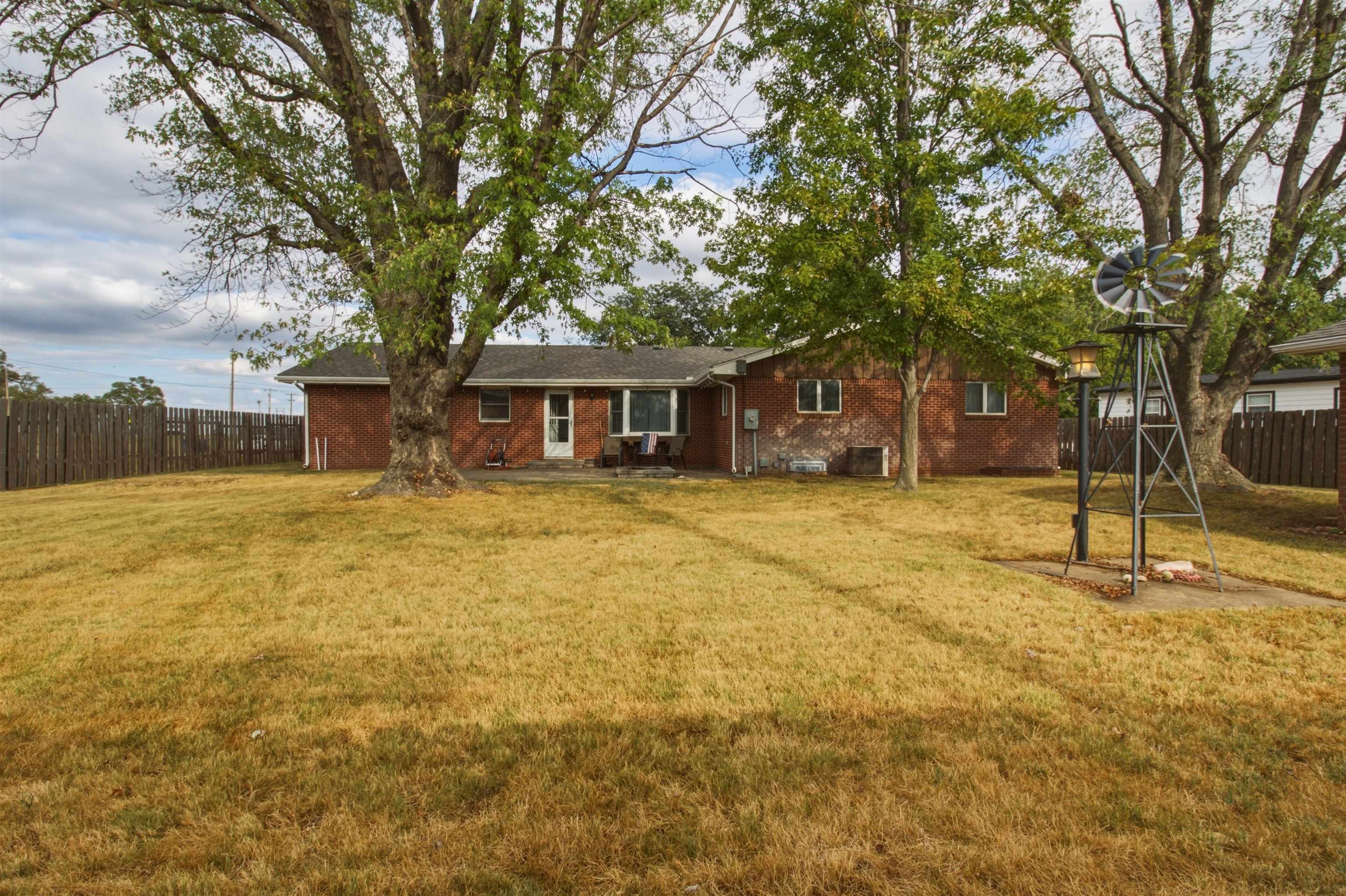 905 Loomis Property Photo 17