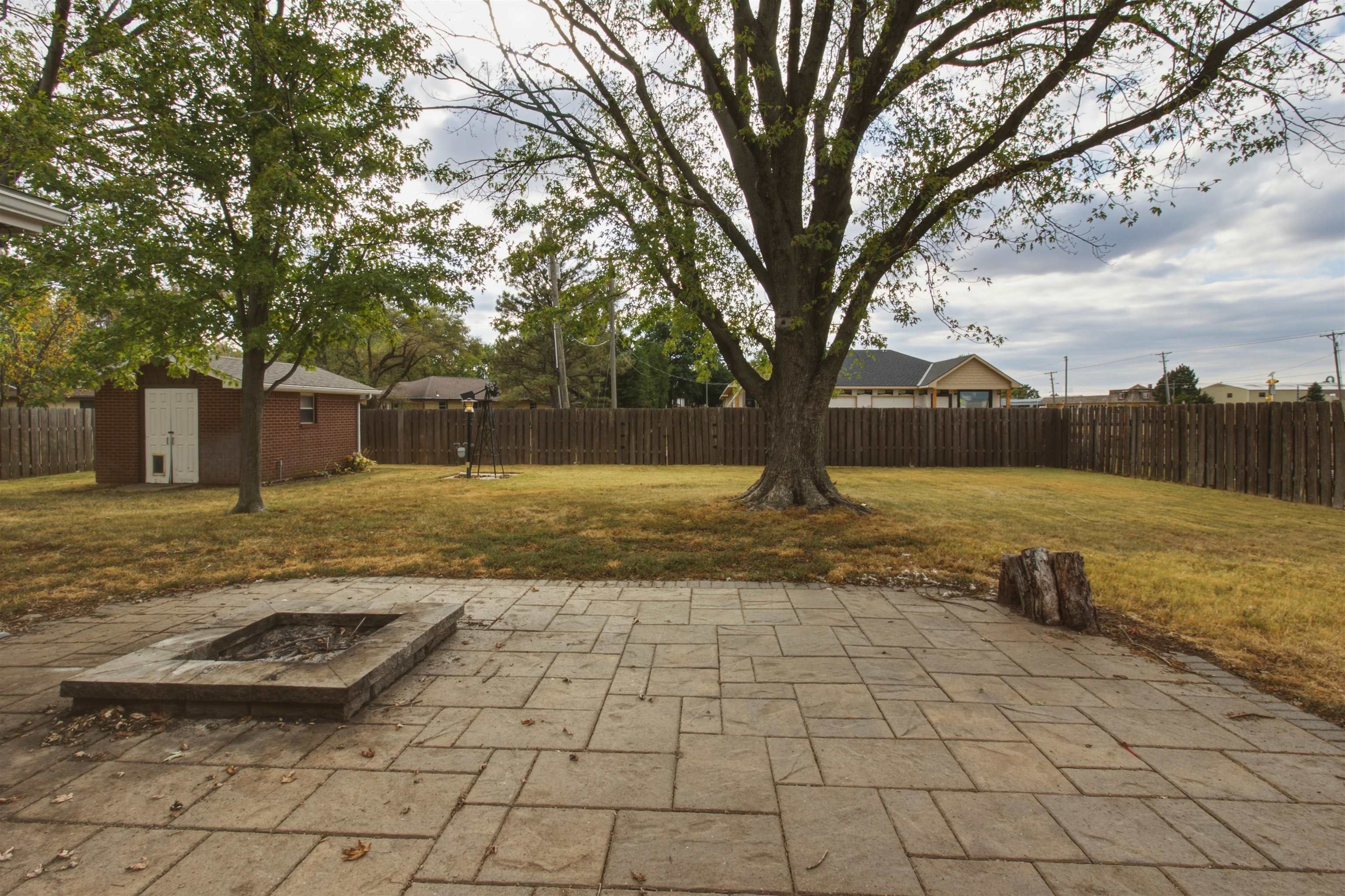 905 Loomis Property Photo 18
