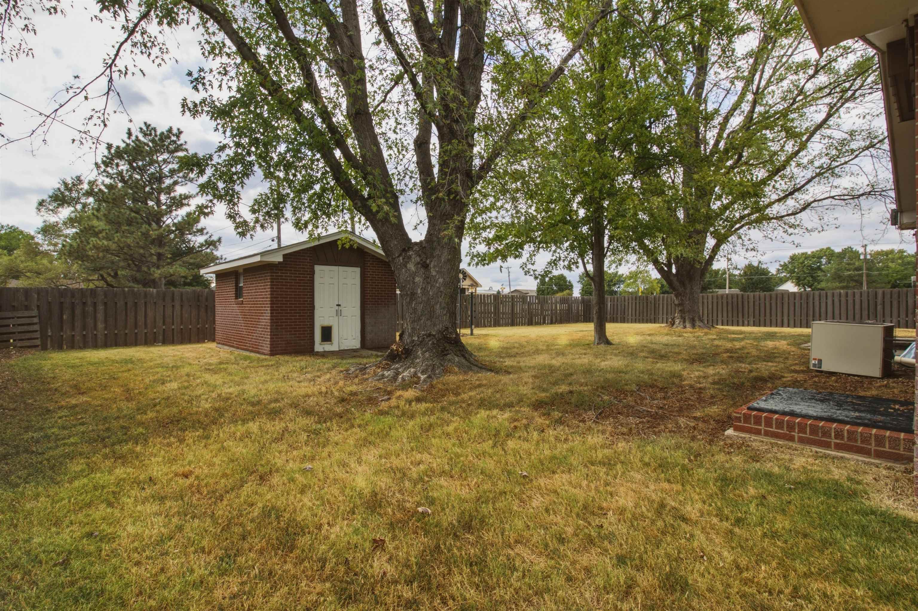 905 Loomis Property Photo 19