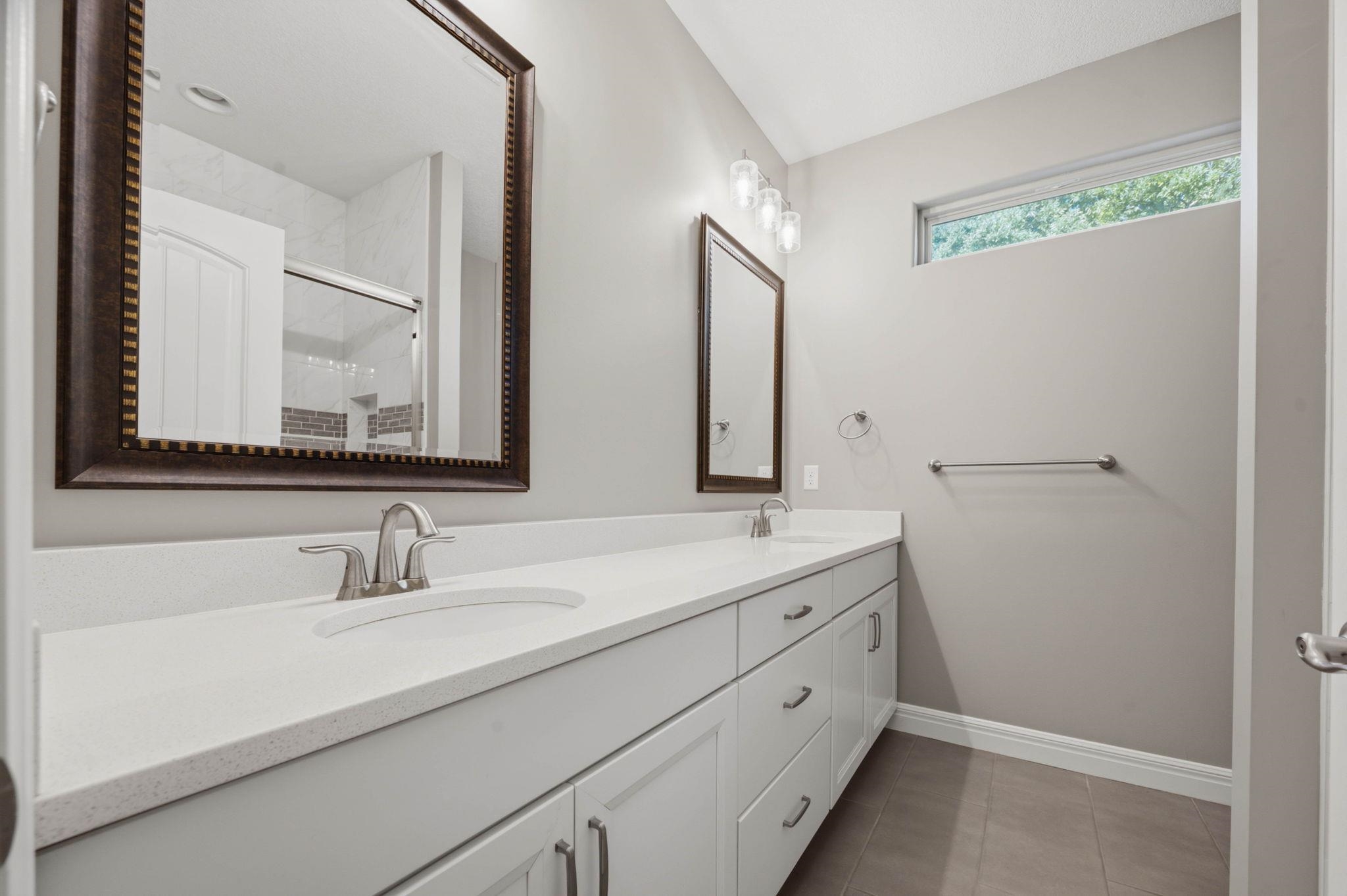 1237 S Nineiron Property Photo 14