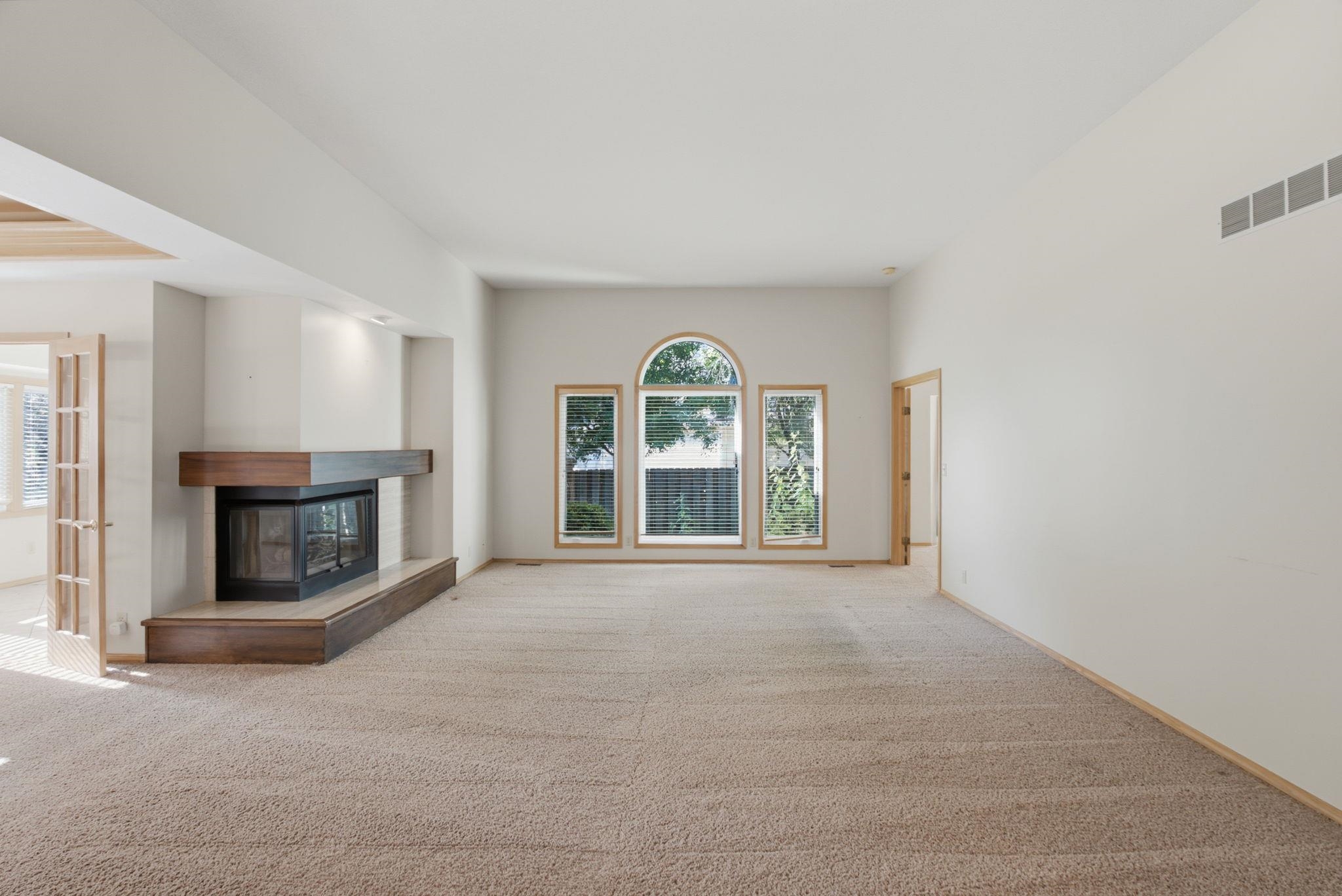 8913 E Bradford Cir Property Photo 4