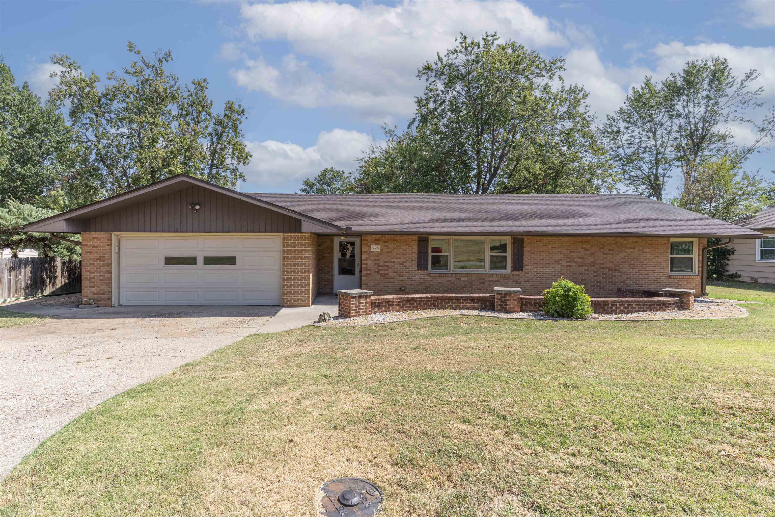 225 Highland Dr. Property Photo 3