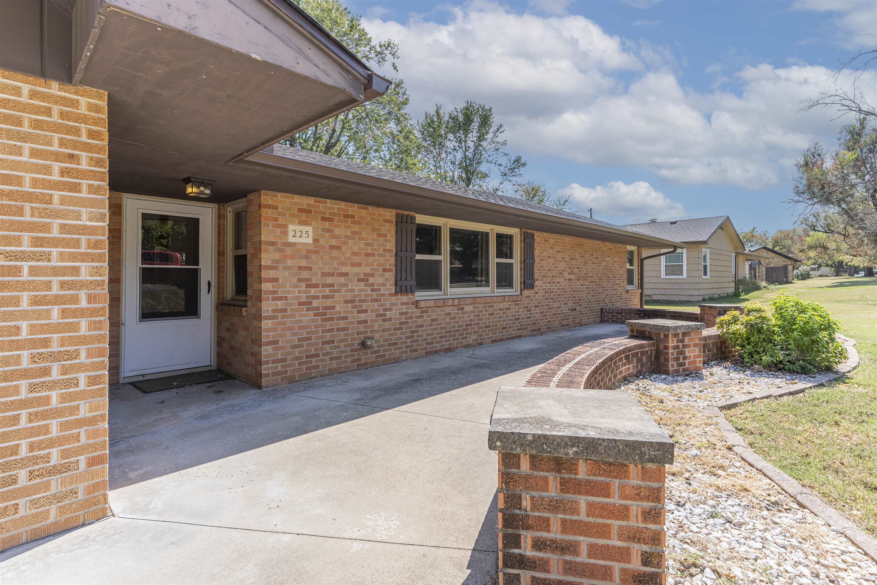 225 Highland Dr. Property Photo 4