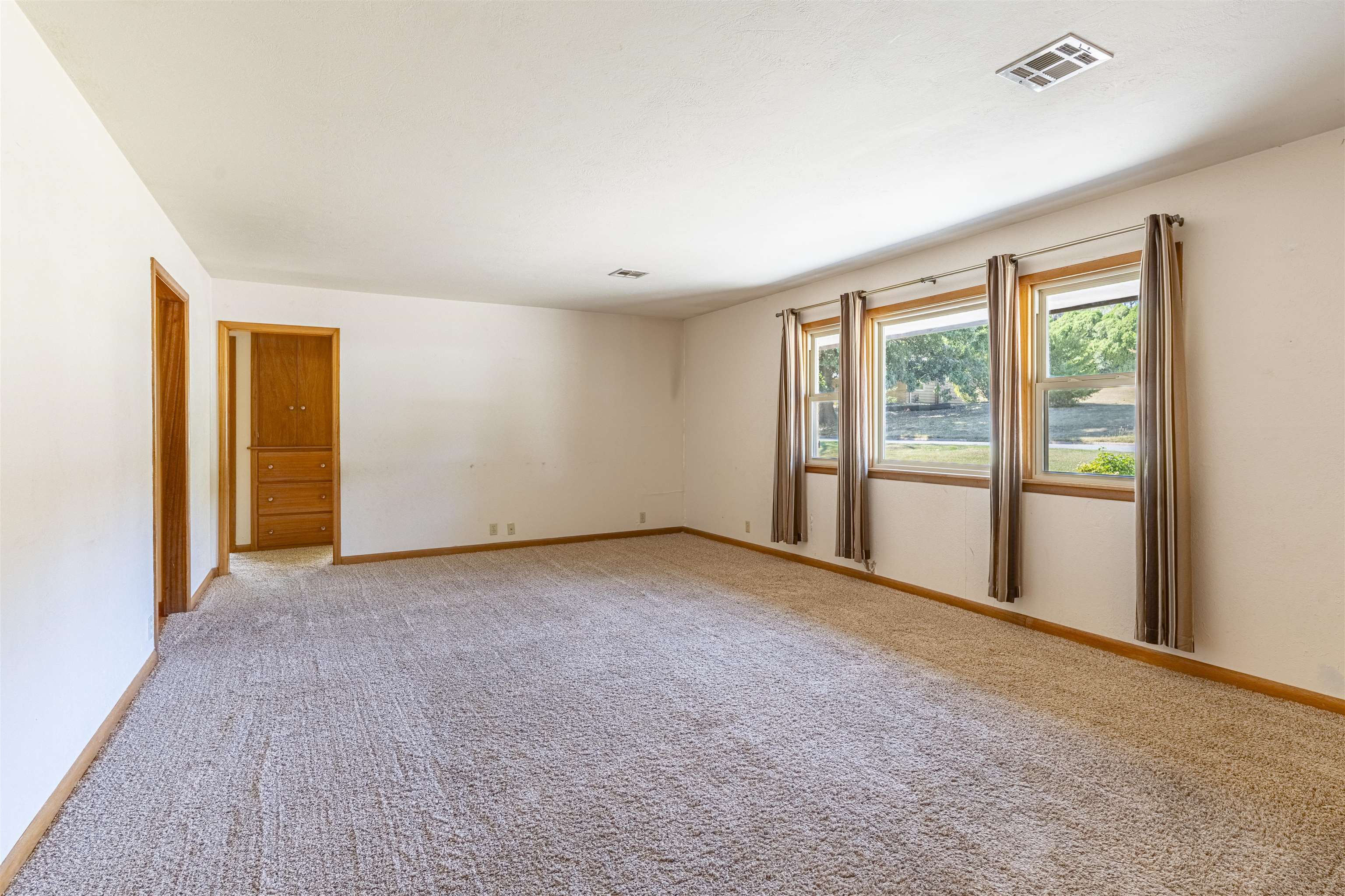 225 Highland Dr. Property Photo 5