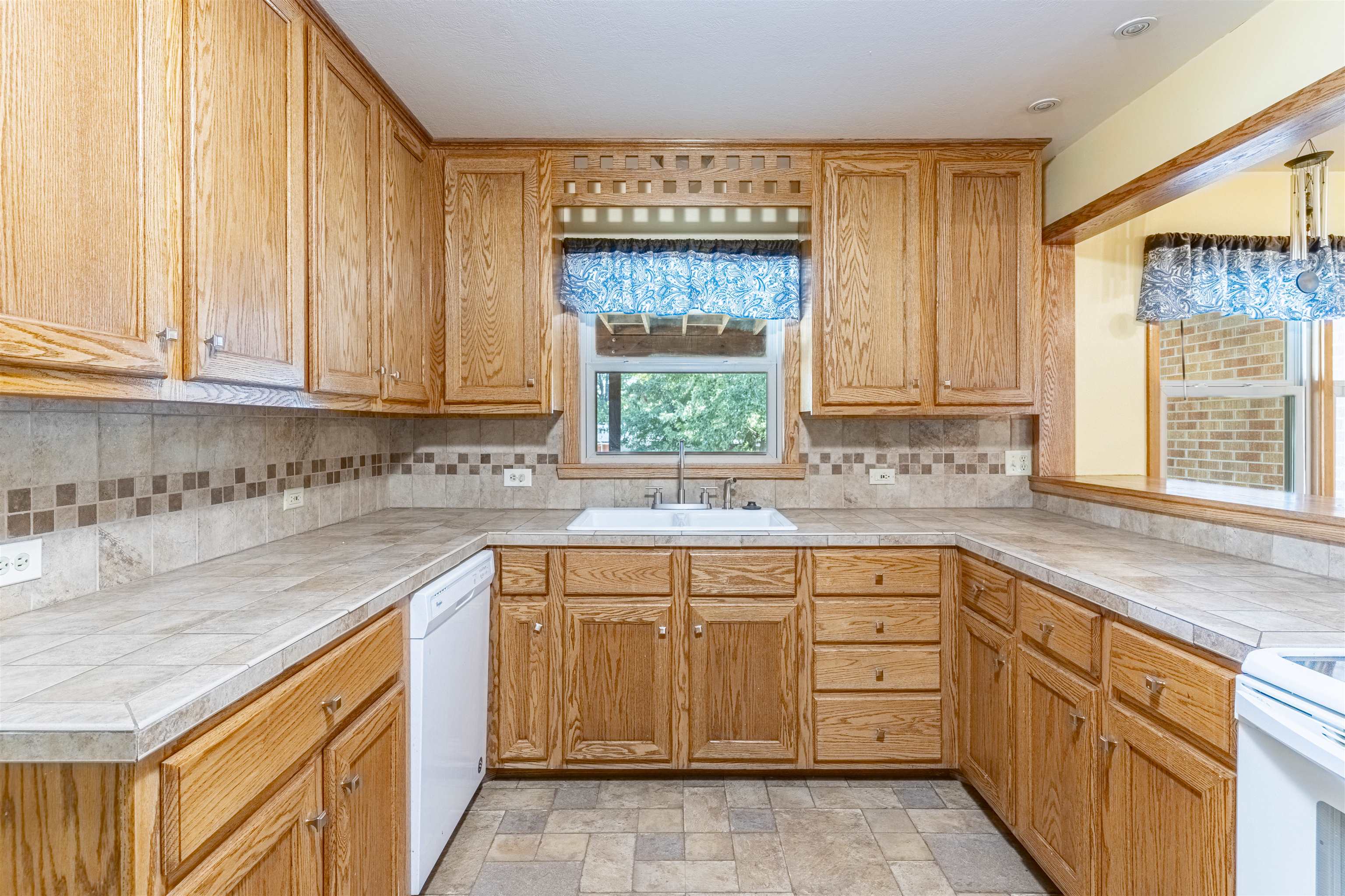 225 Highland Dr. Property Photo 11