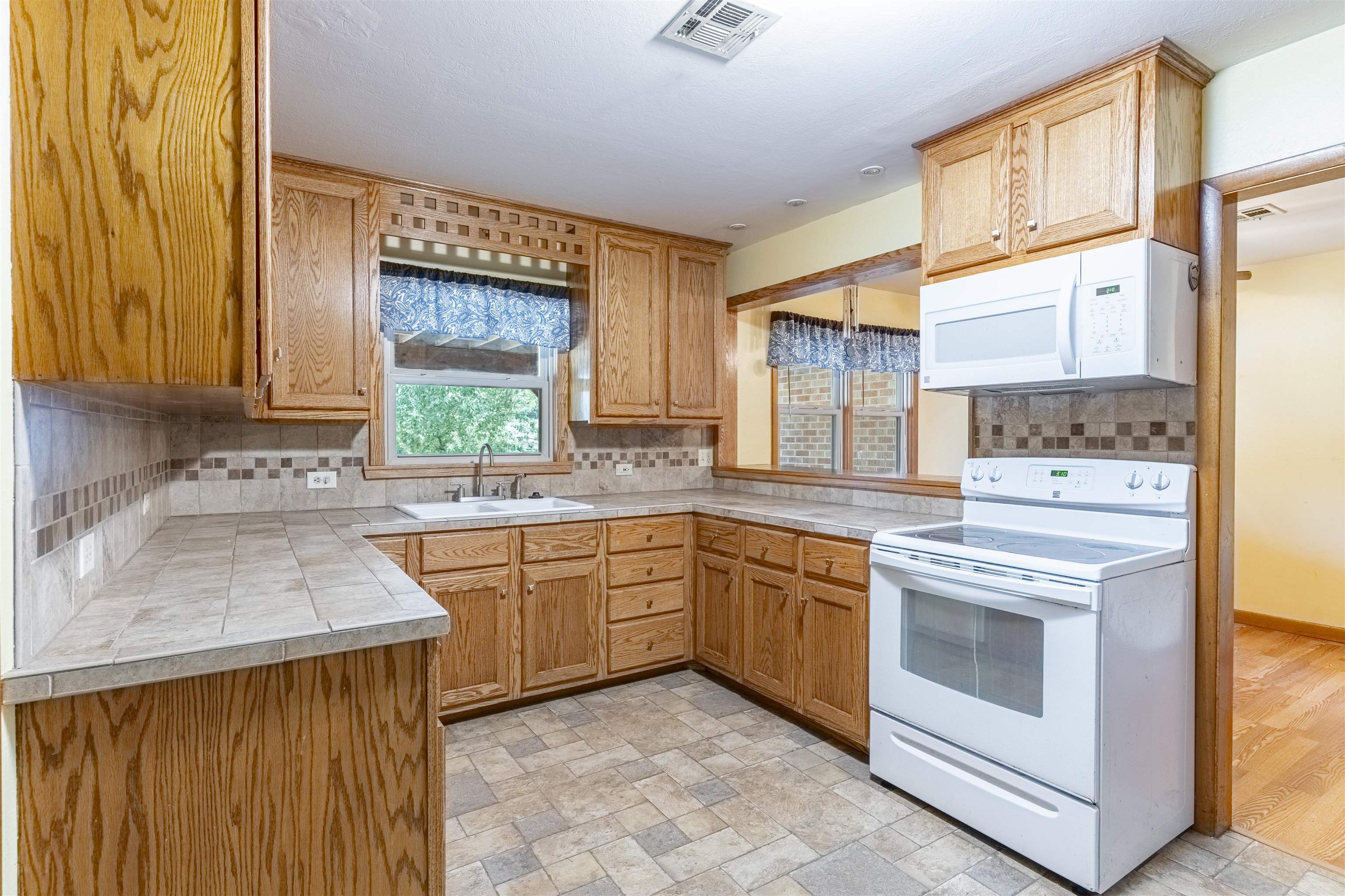 225 Highland Dr. Property Photo 12