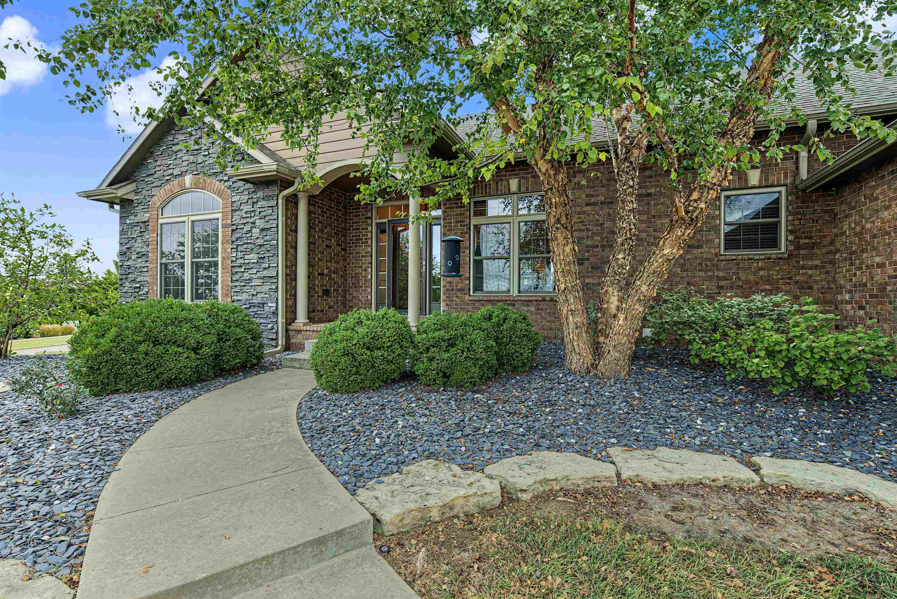 2310 Pinecrest Cr Property Photo 3