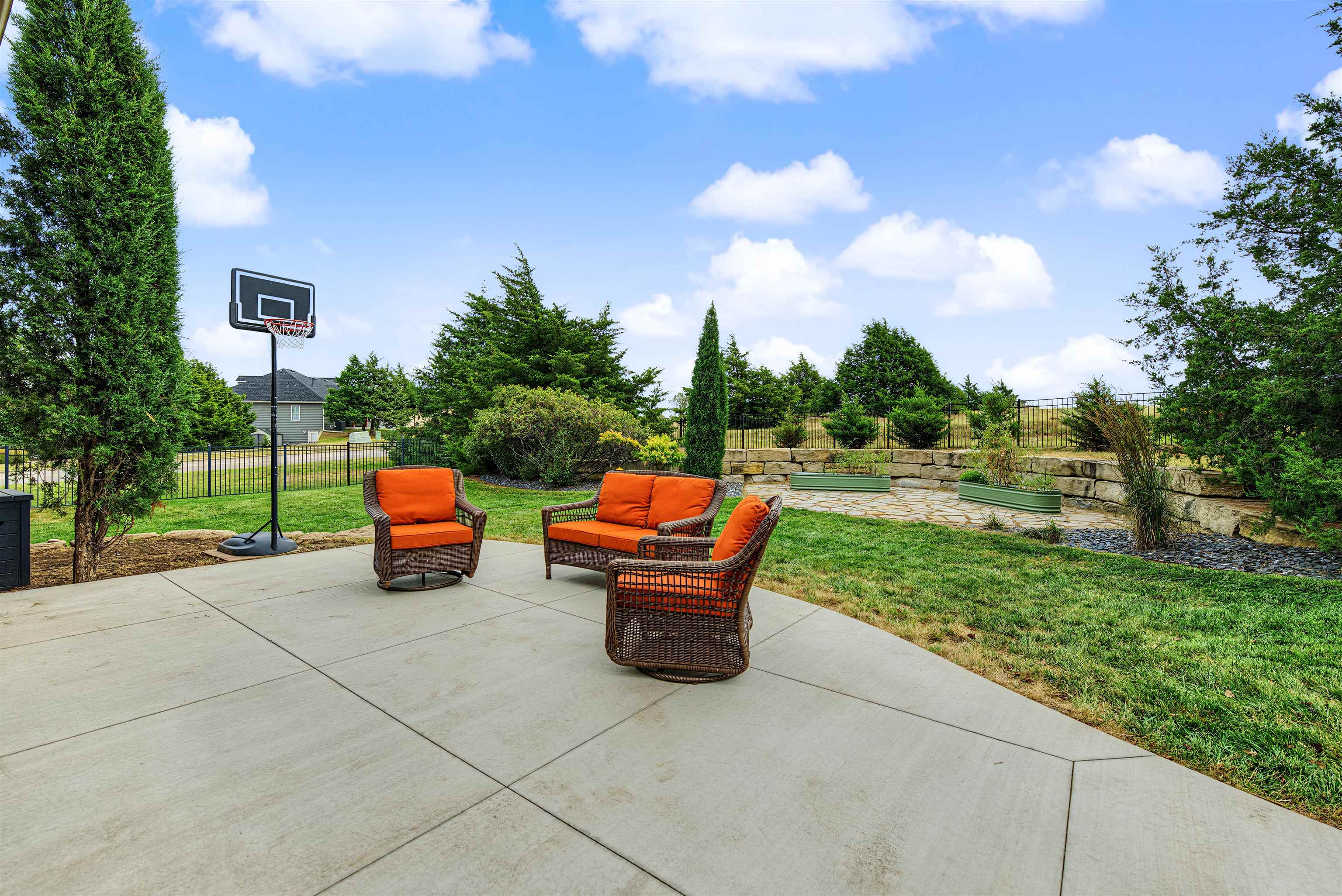 2310 Pinecrest Cr Property Photo 30