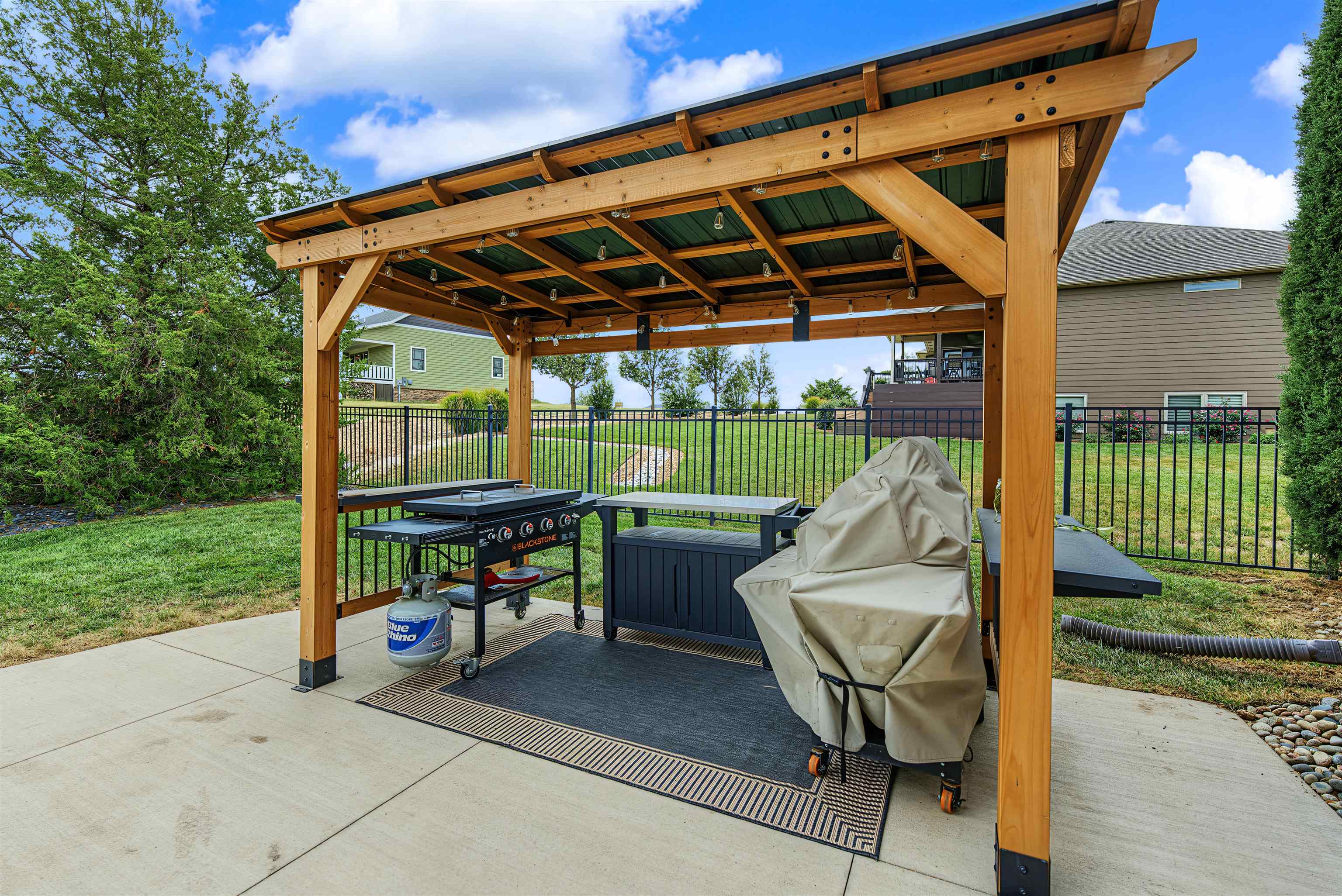 2310 Pinecrest Cr Property Photo 31