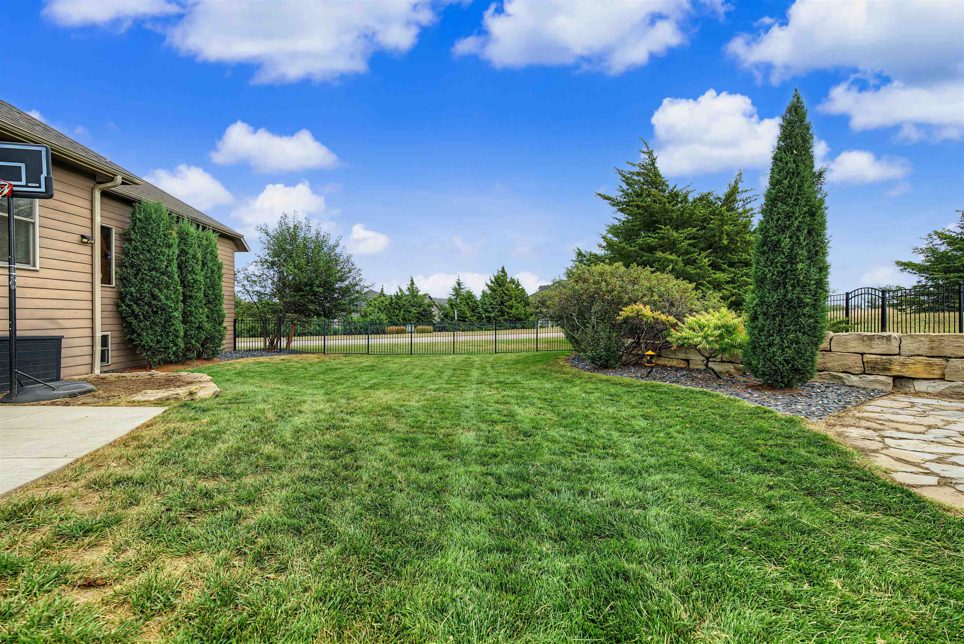2310 Pinecrest Cr Property Photo 32