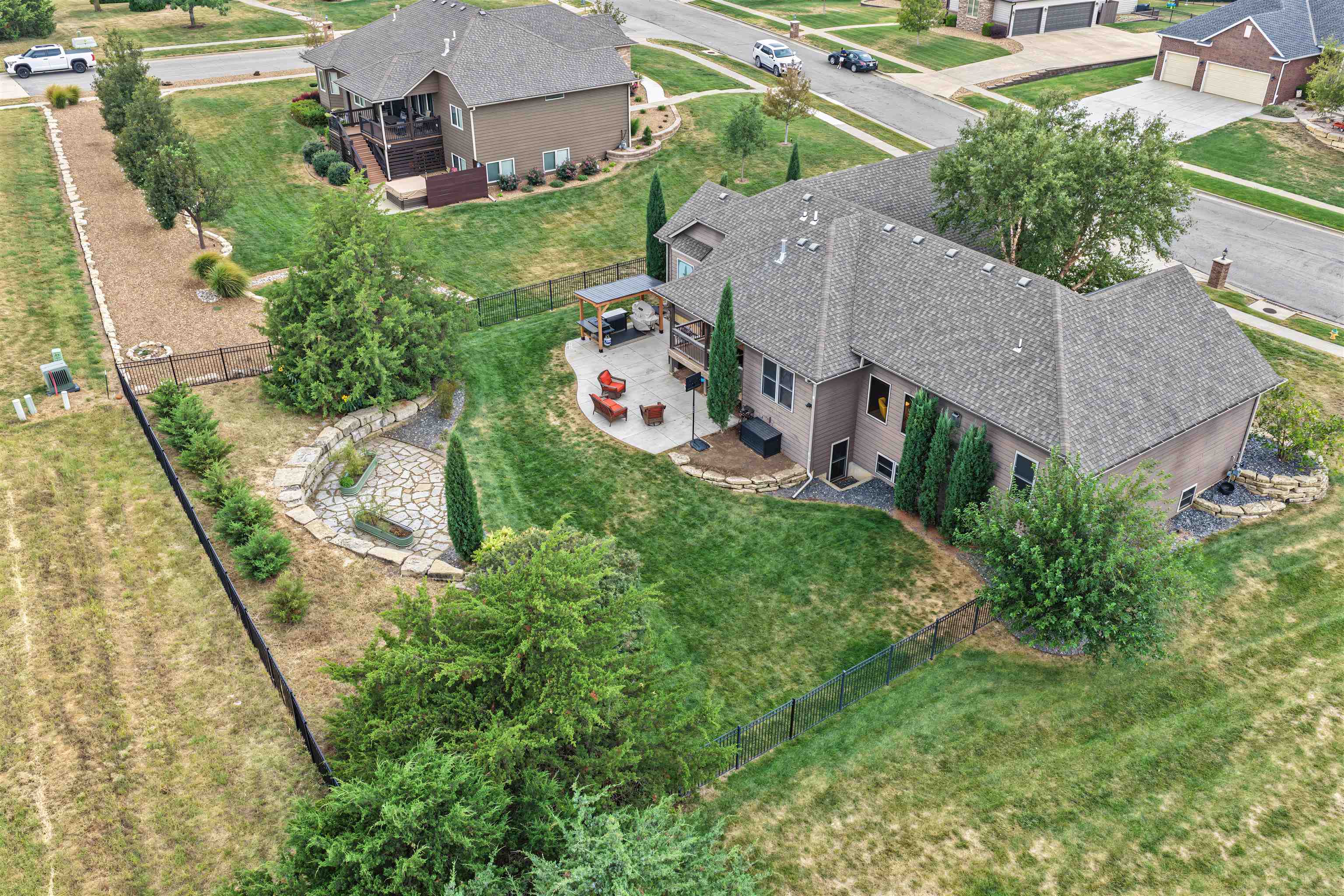 2310 Pinecrest Cr Property Photo 34