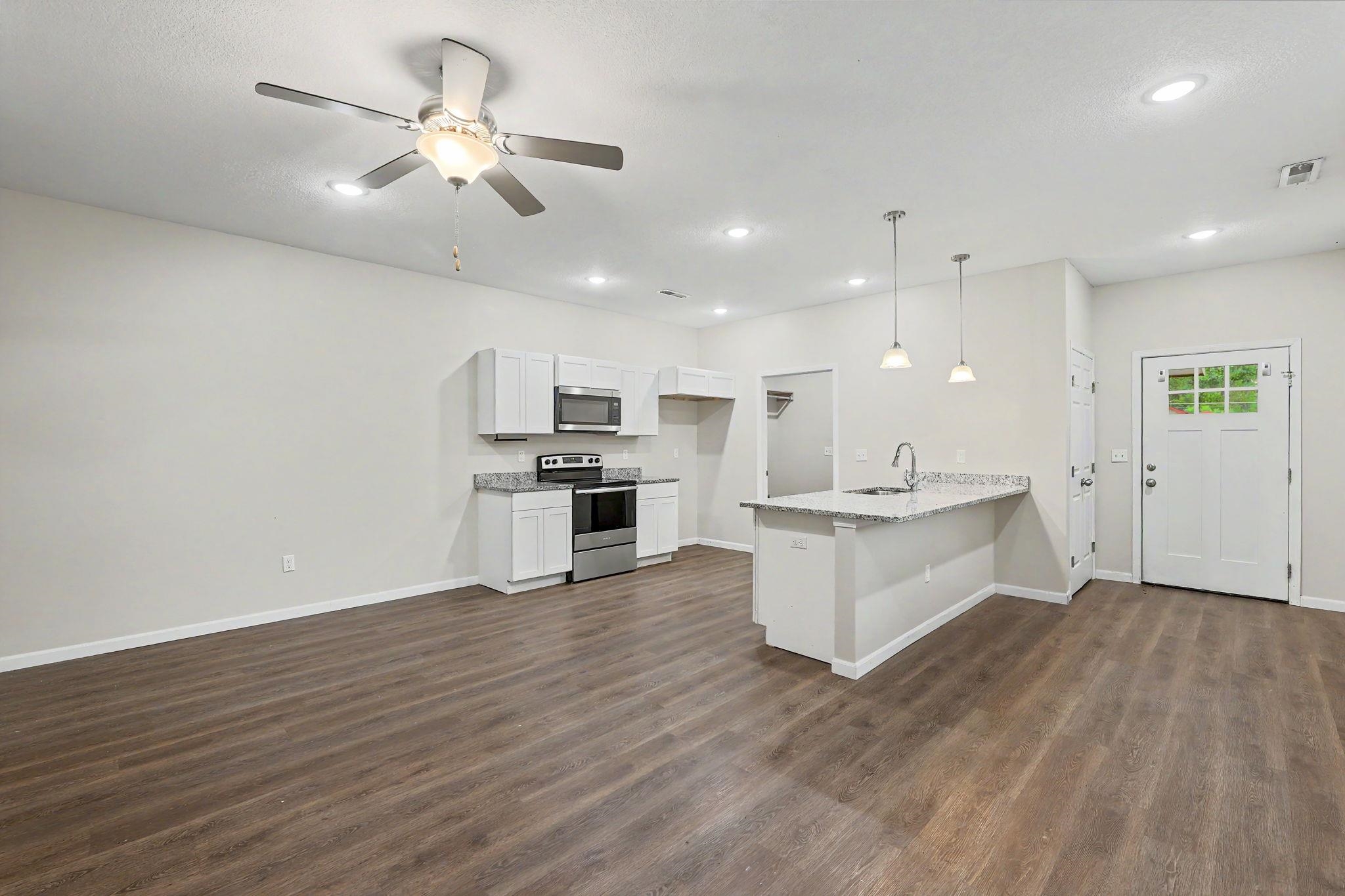2325 N Burns Property Photo 4