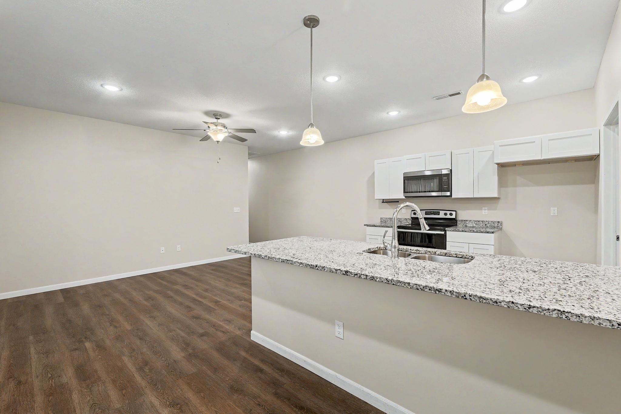 2325 N Burns Property Photo 5