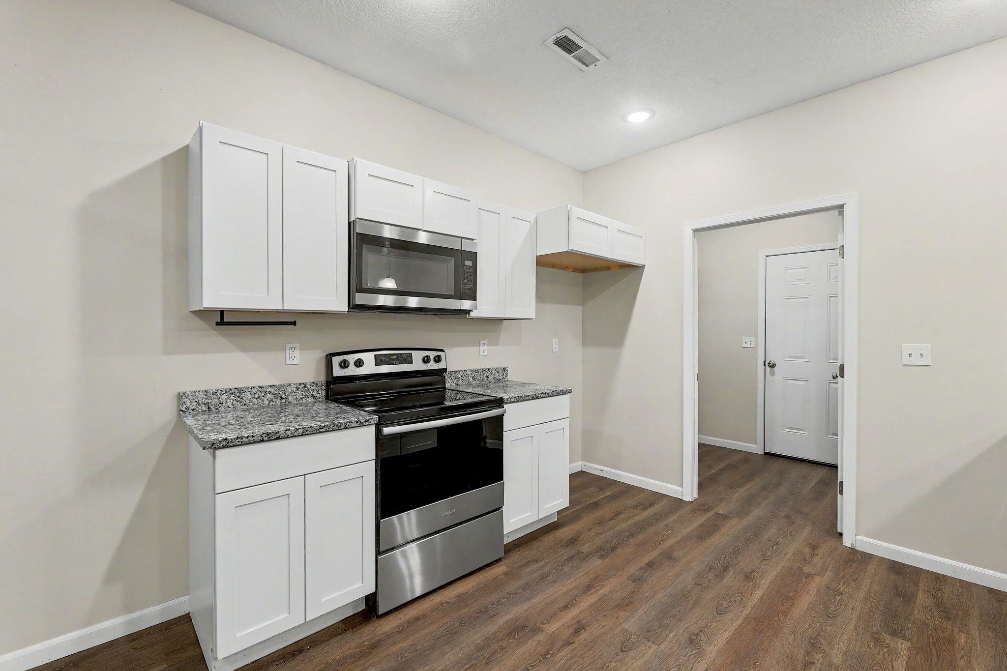 2325 N Burns Property Photo 6