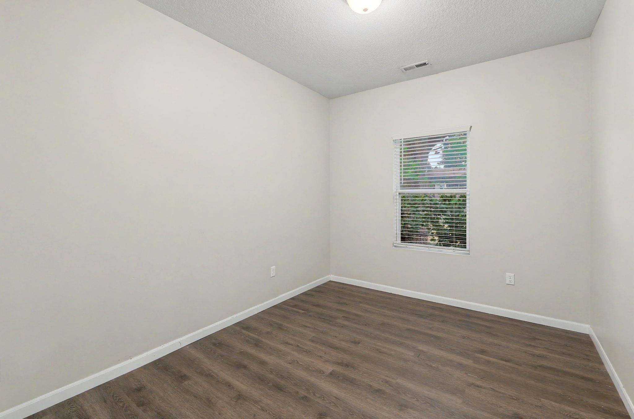 2325 N Burns Property Photo 16