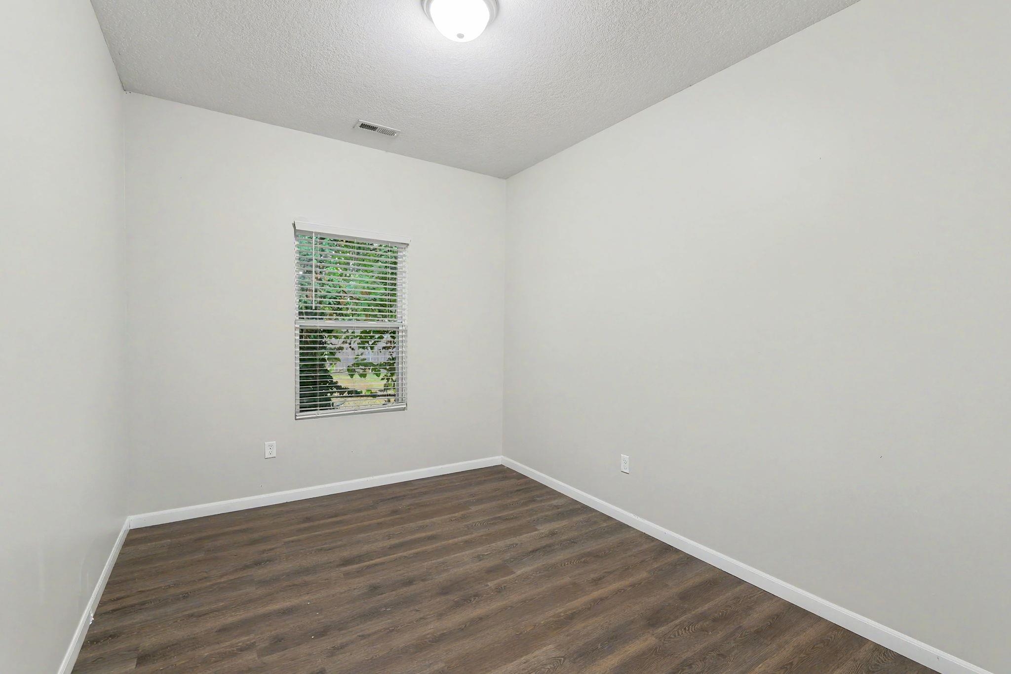 2325 N Burns Property Photo 17