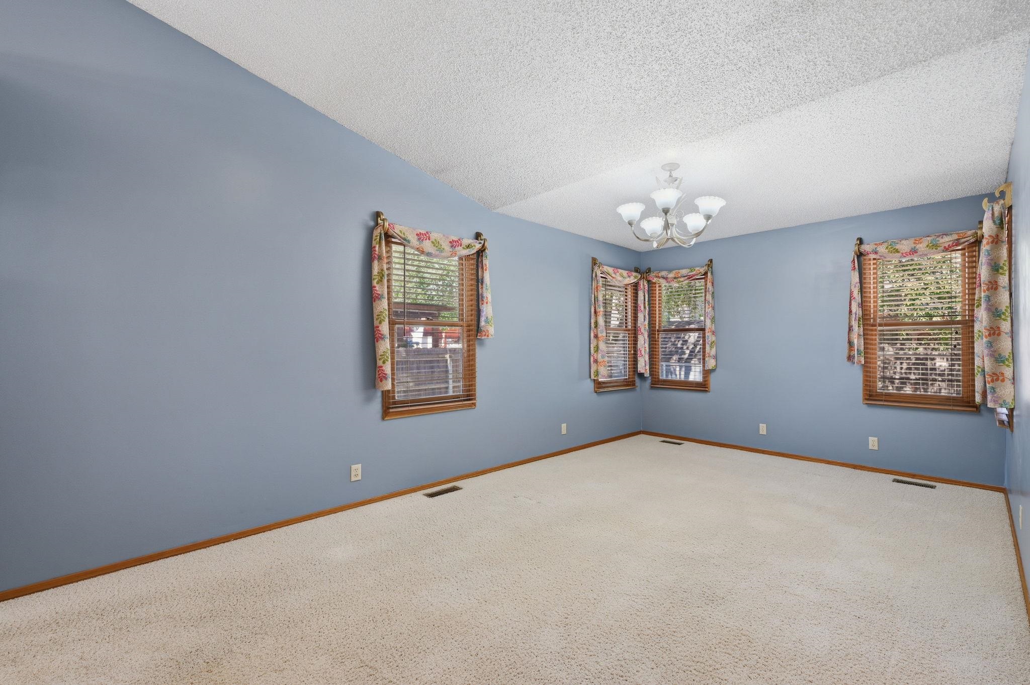 11604 W Taylor Property Photo 6