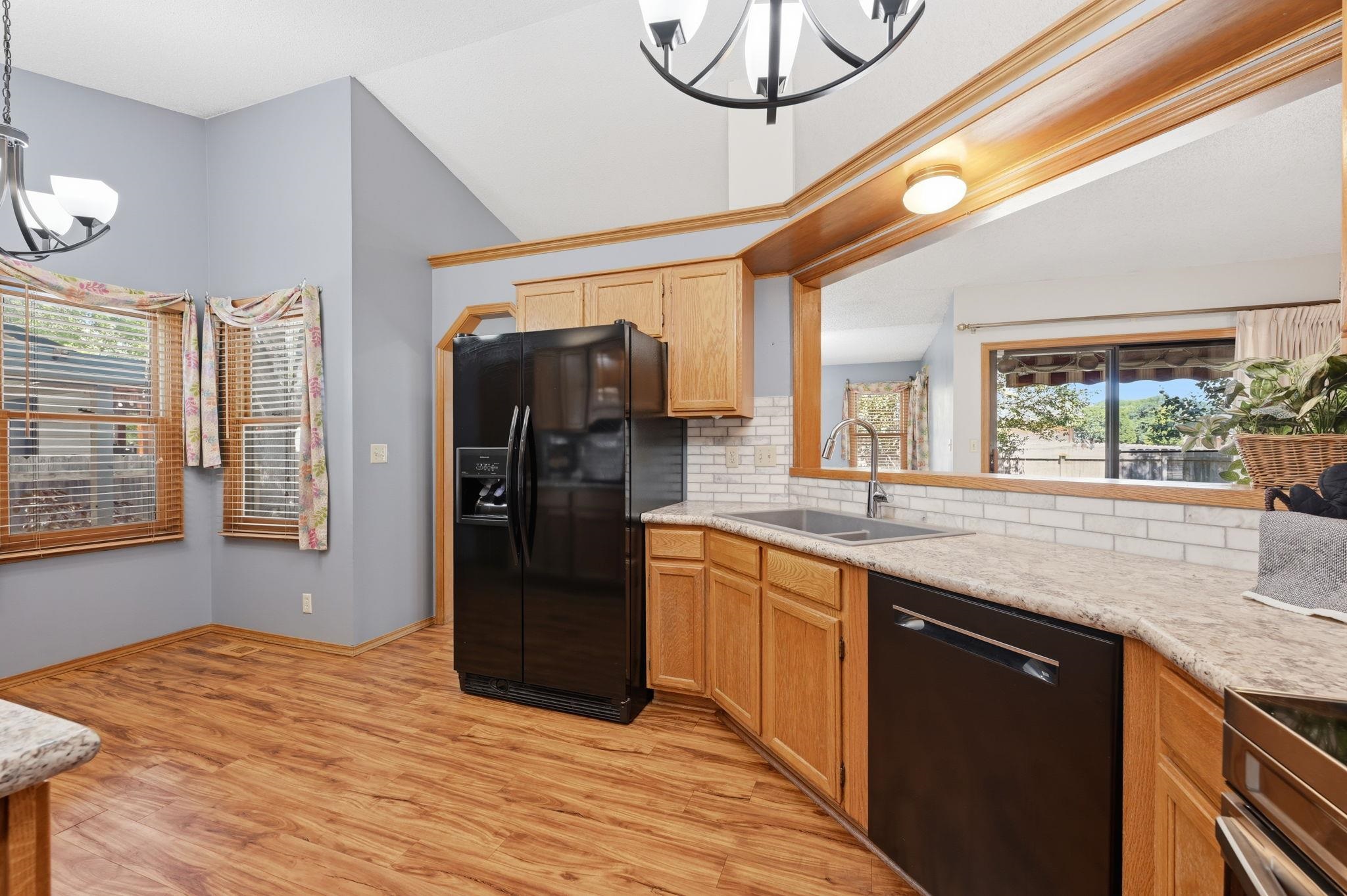 11604 W Taylor Property Photo 8