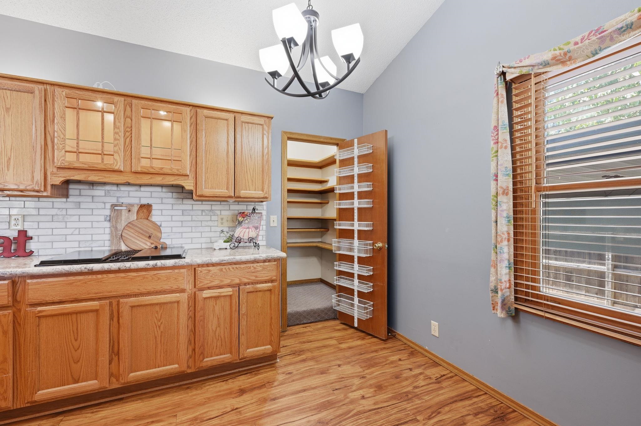 11604 W Taylor Property Photo 10