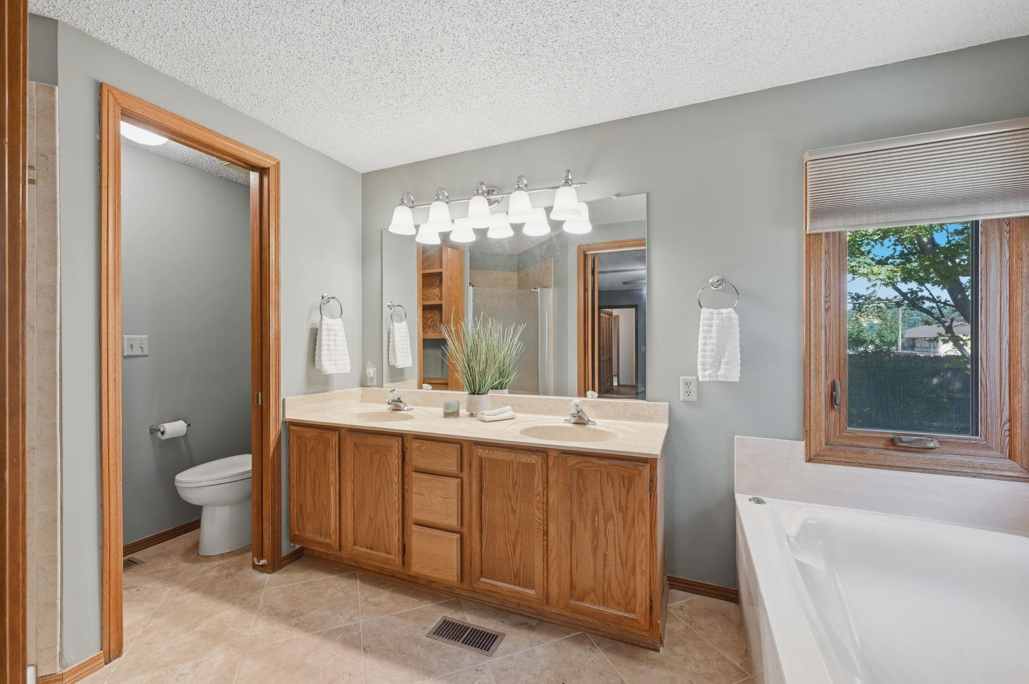 11604 W Taylor Property Photo 15