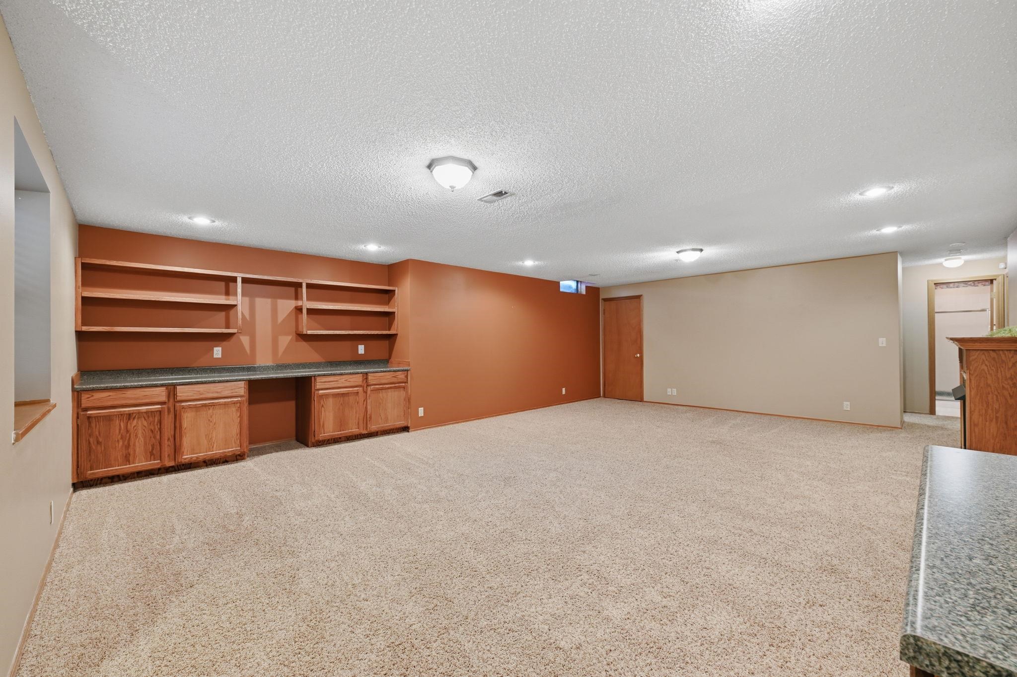 11604 W Taylor Property Photo 21