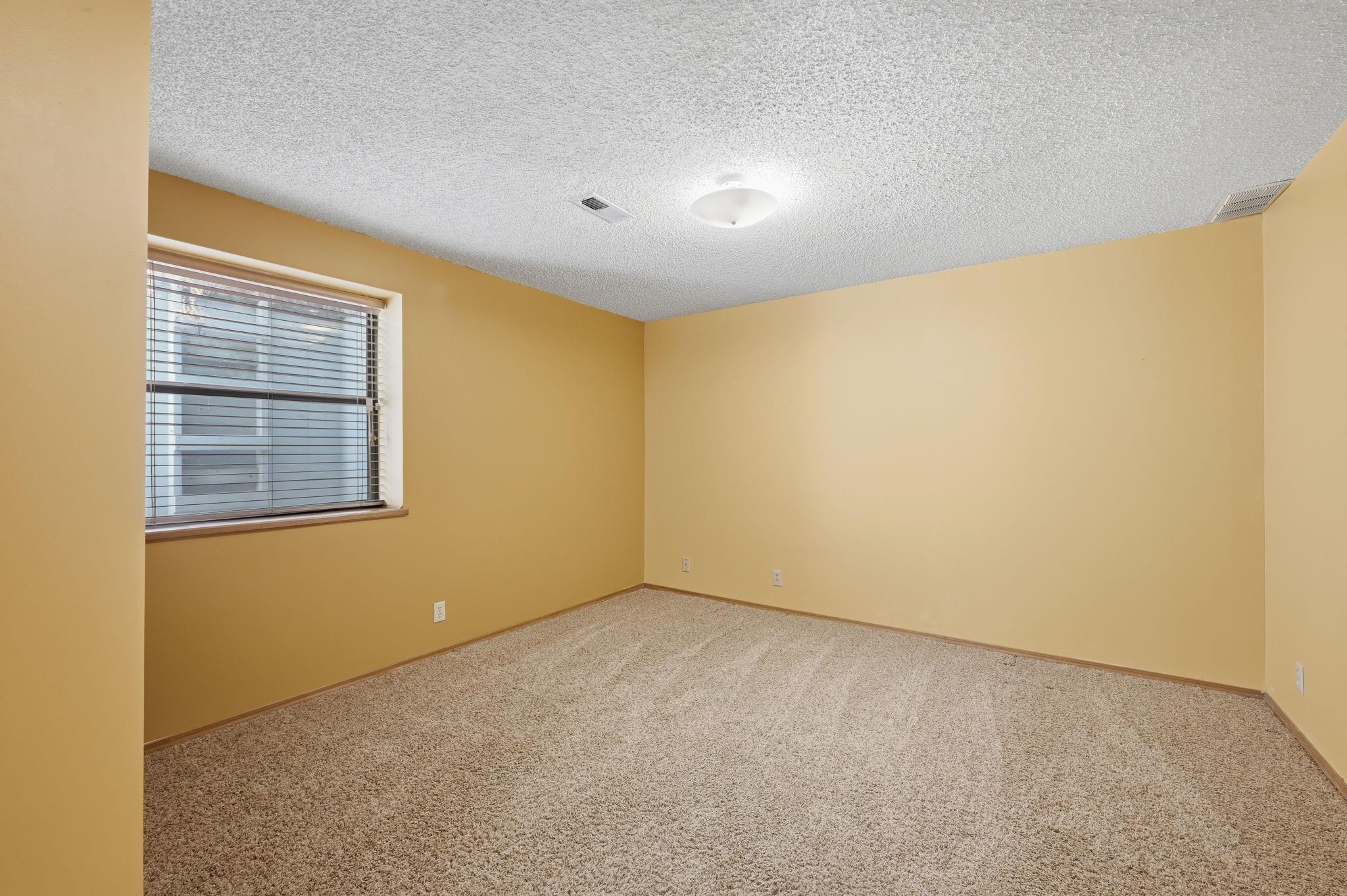 11604 W Taylor Property Photo 24