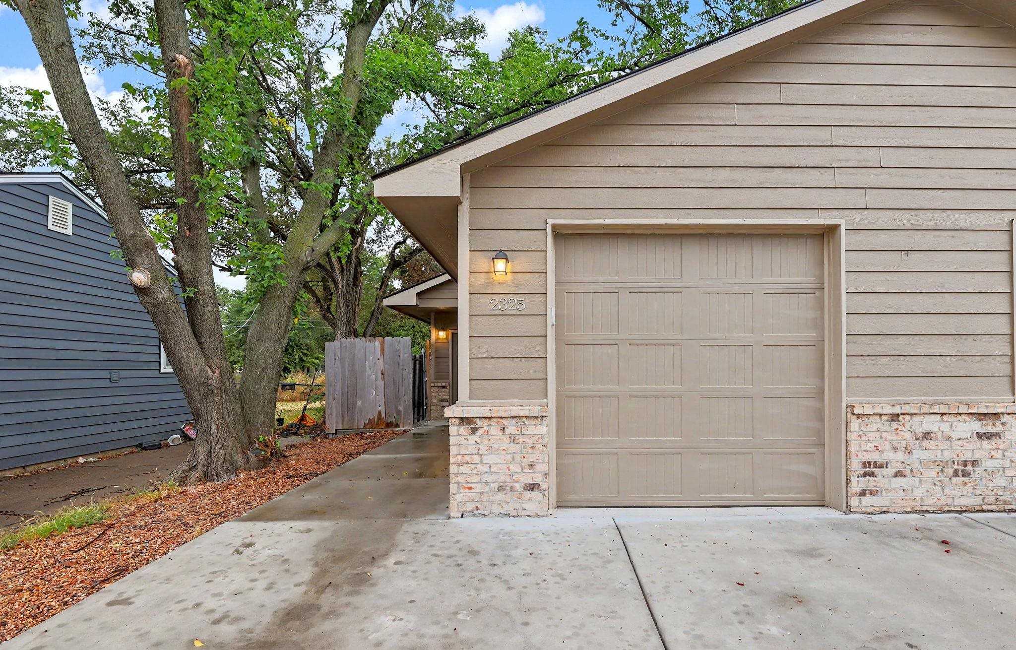 2325 N Burns Ave Property Photo 2